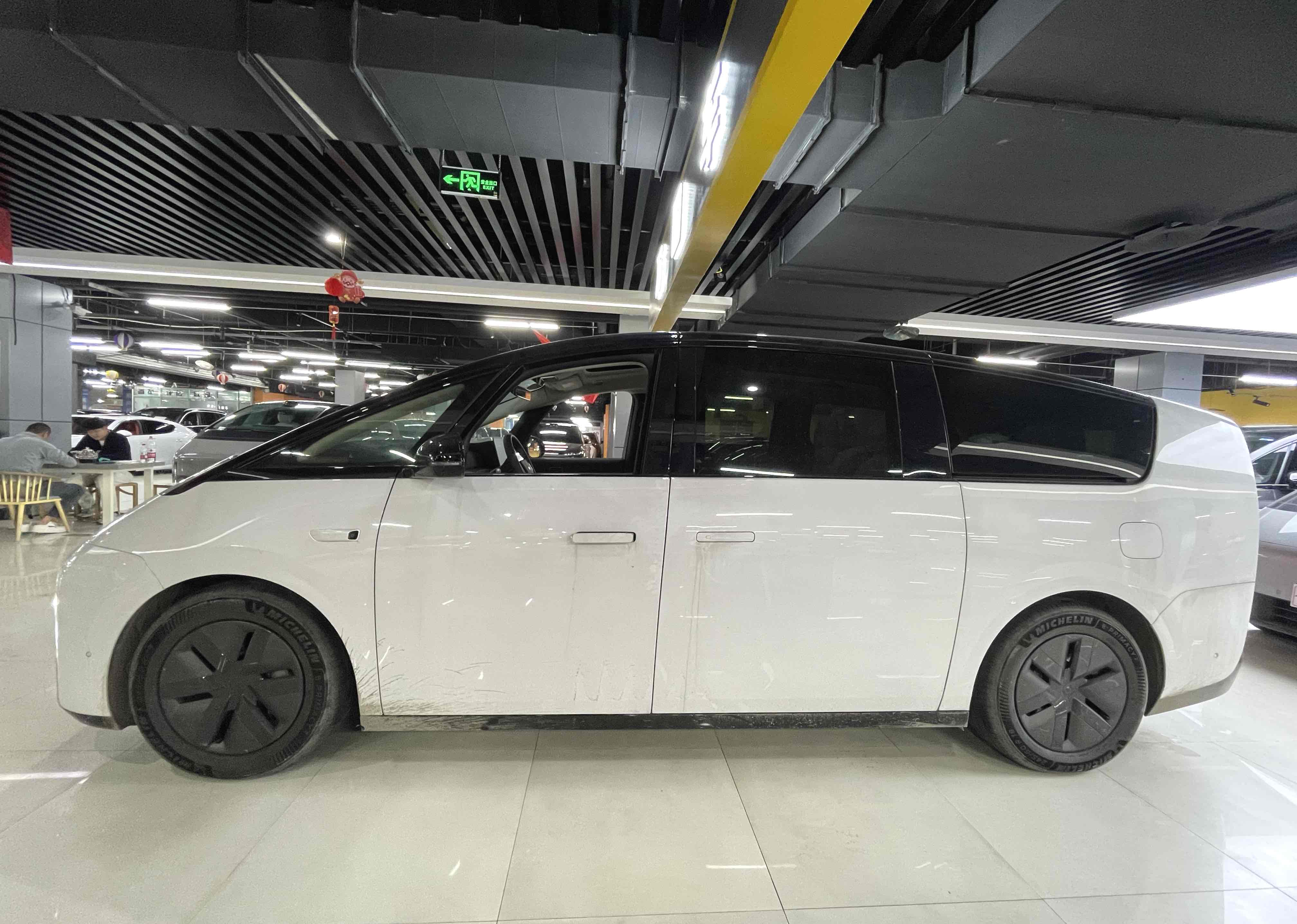 理想汽车 理想MEGA 2024 汽车图片 #3