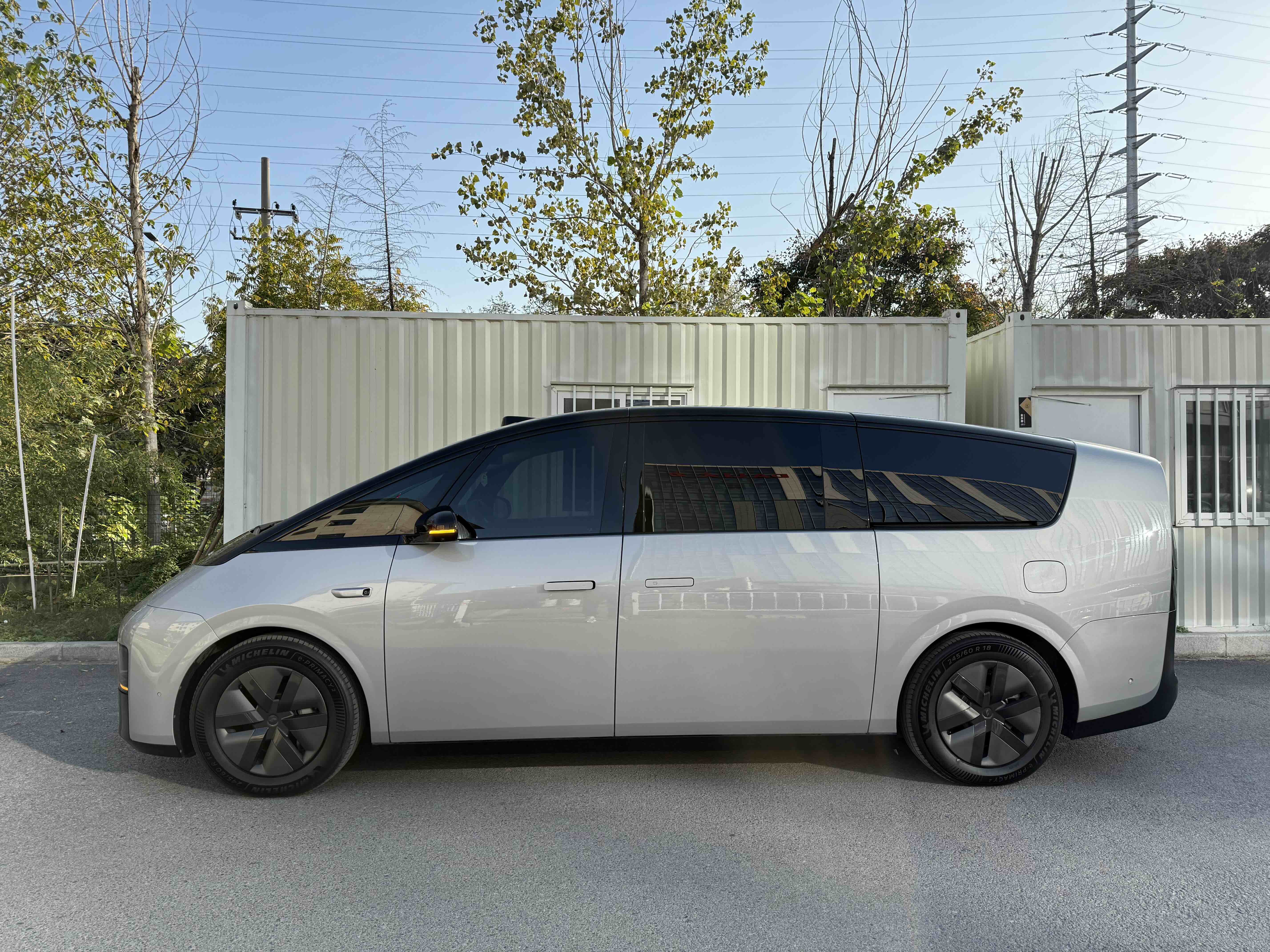 理想汽车 理想MEGA 2024 汽车图片 #3