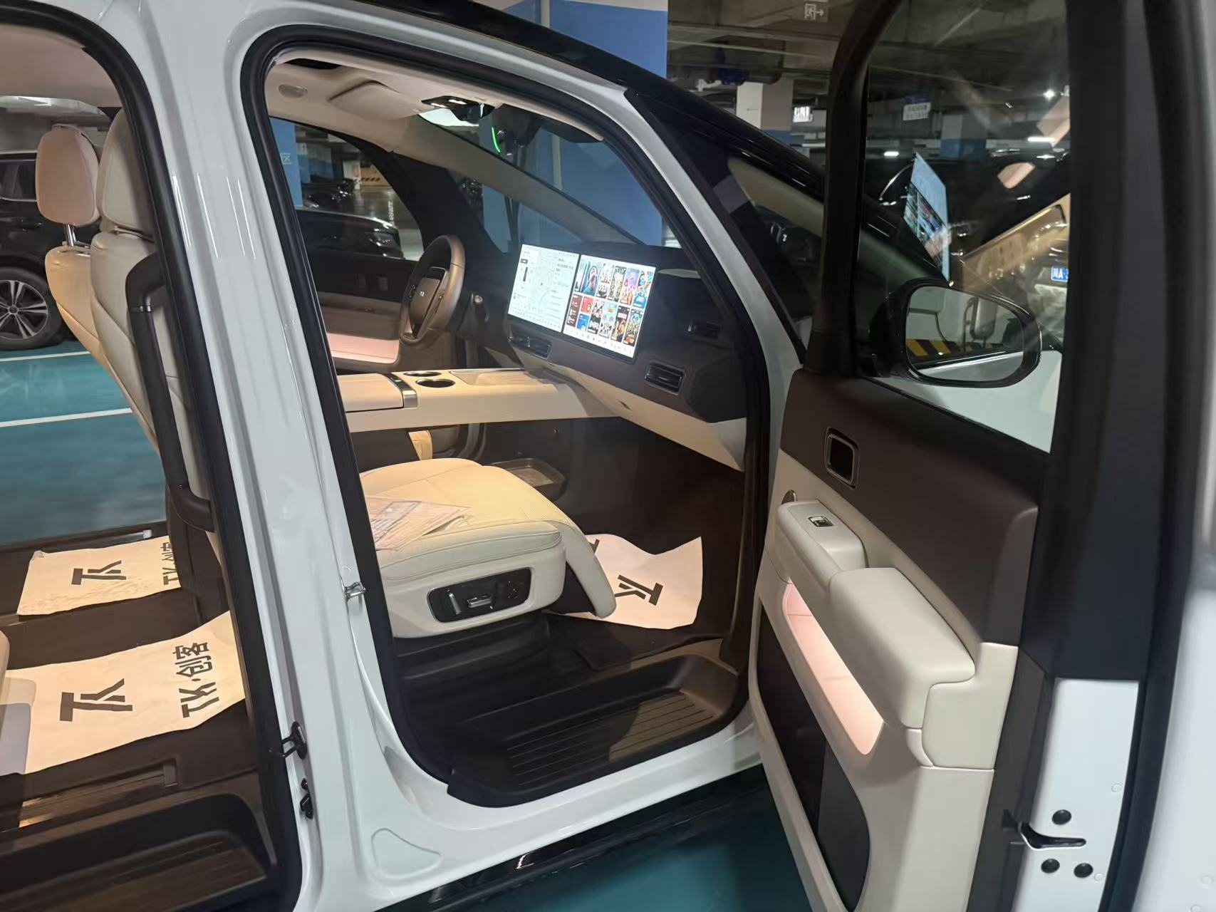 理想汽车 理想MEGA 2024 汽车图片 #3