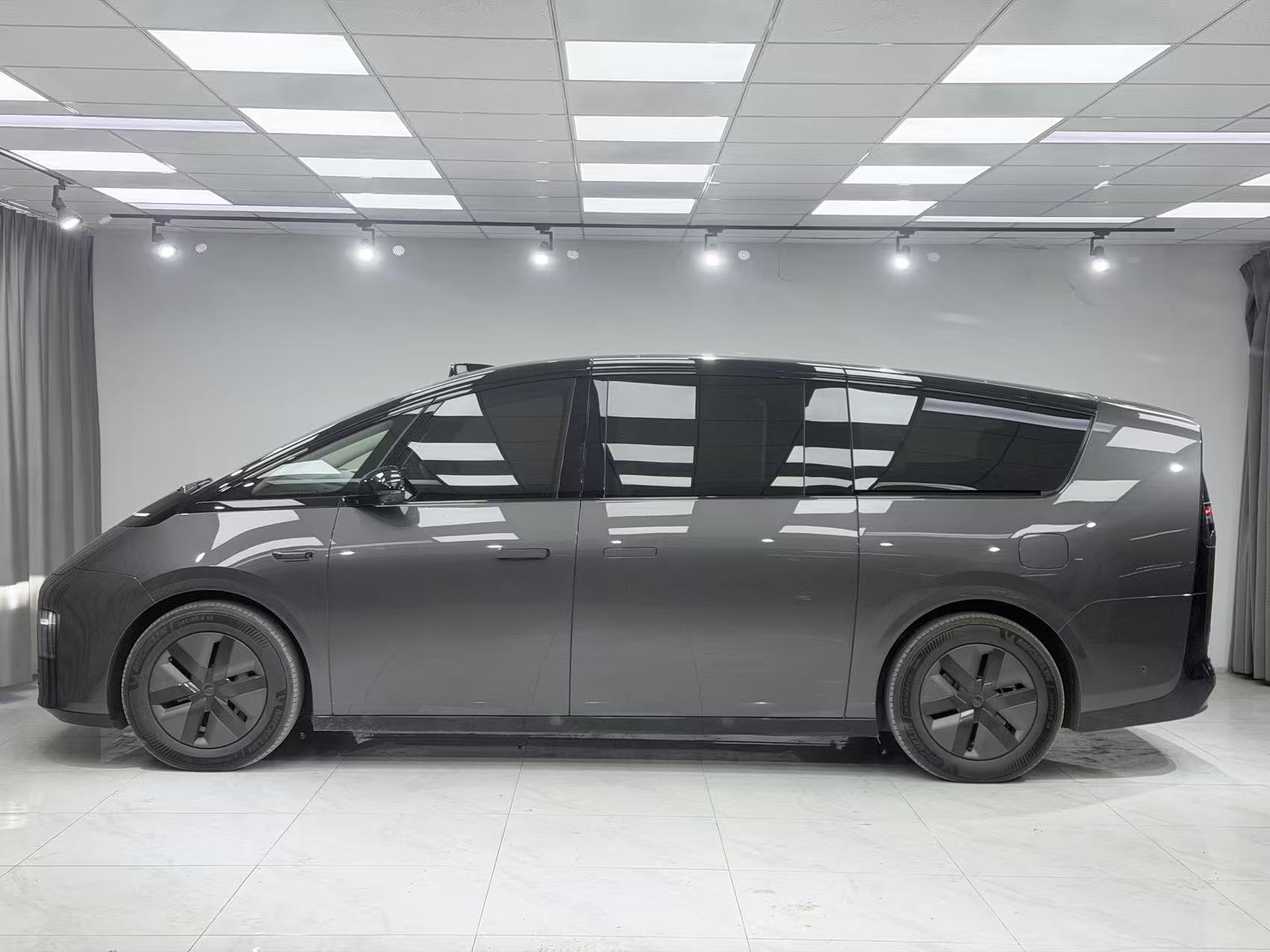 理想汽车 理想MEGA 2024 汽车图片 #3