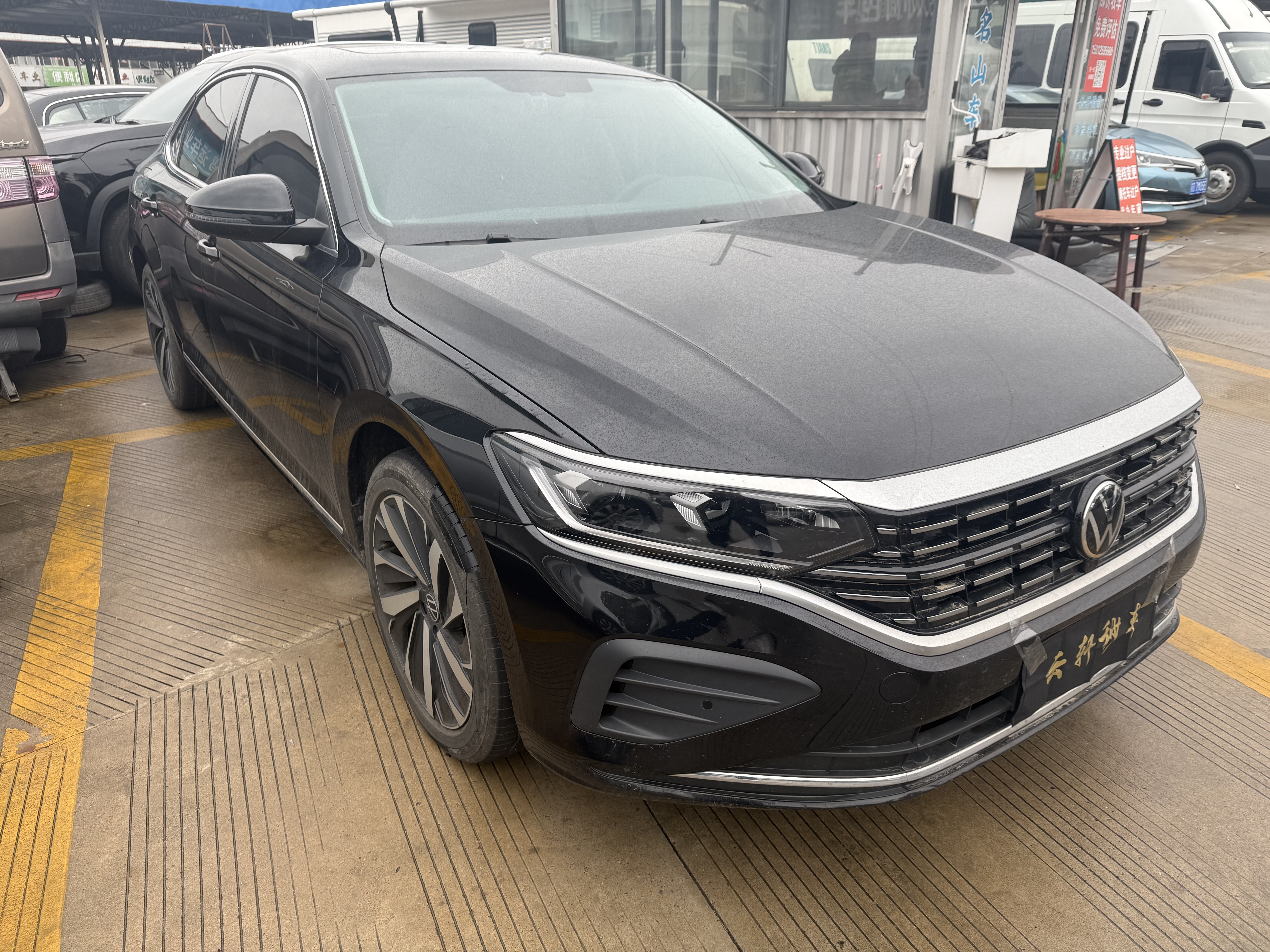 Volkswagen Passat 2024 immagine di auto #3