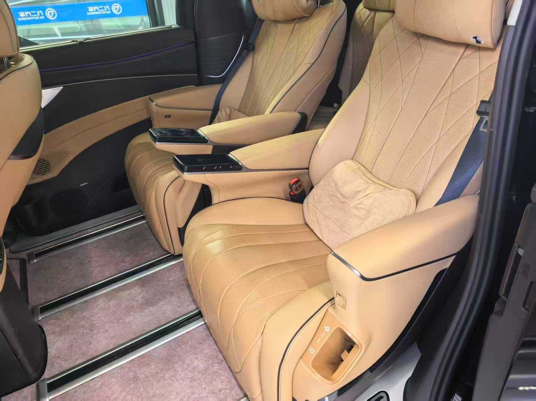 Denza D9 2025 car image #3