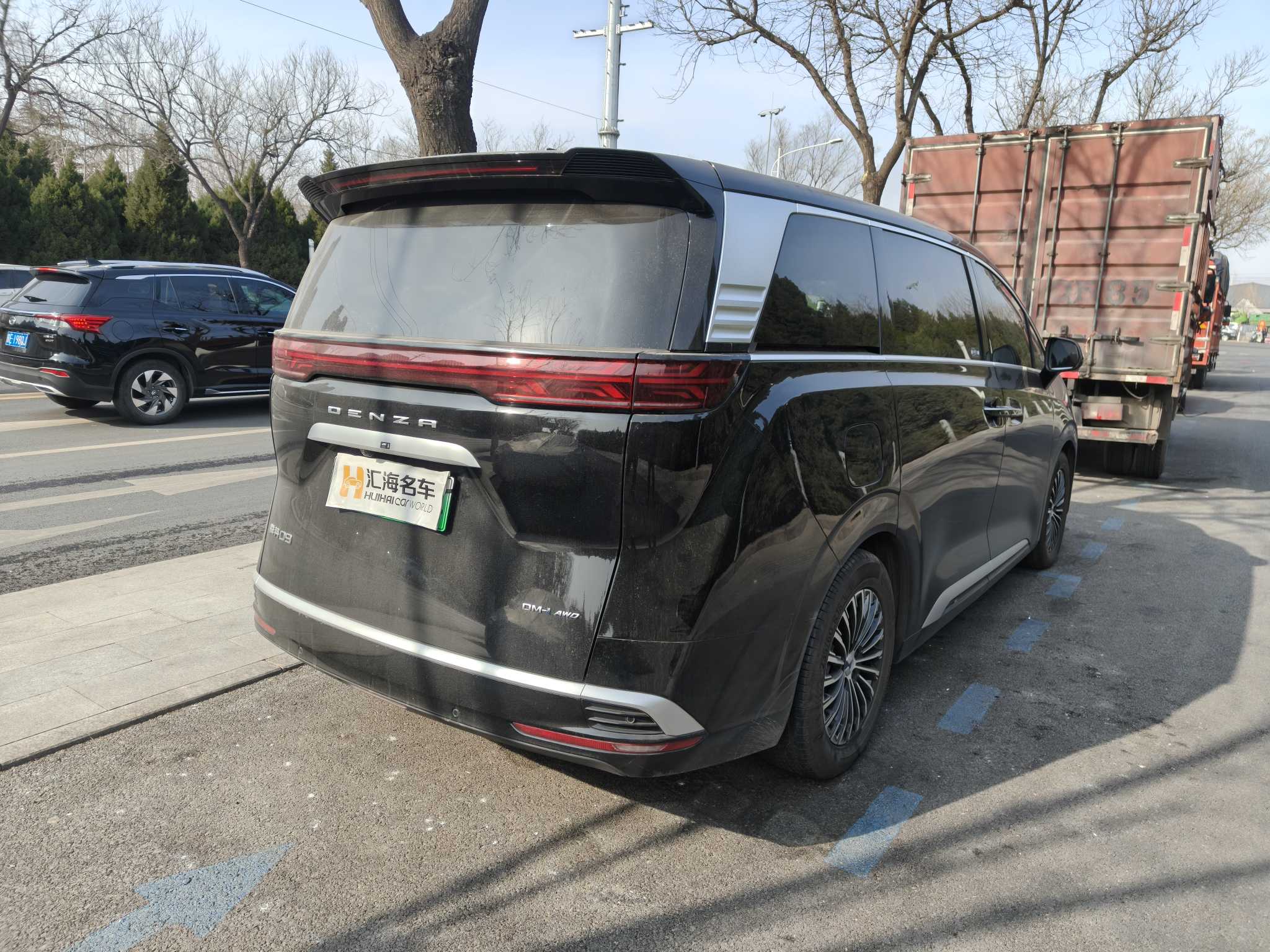 Denza D9 2025 car image #3