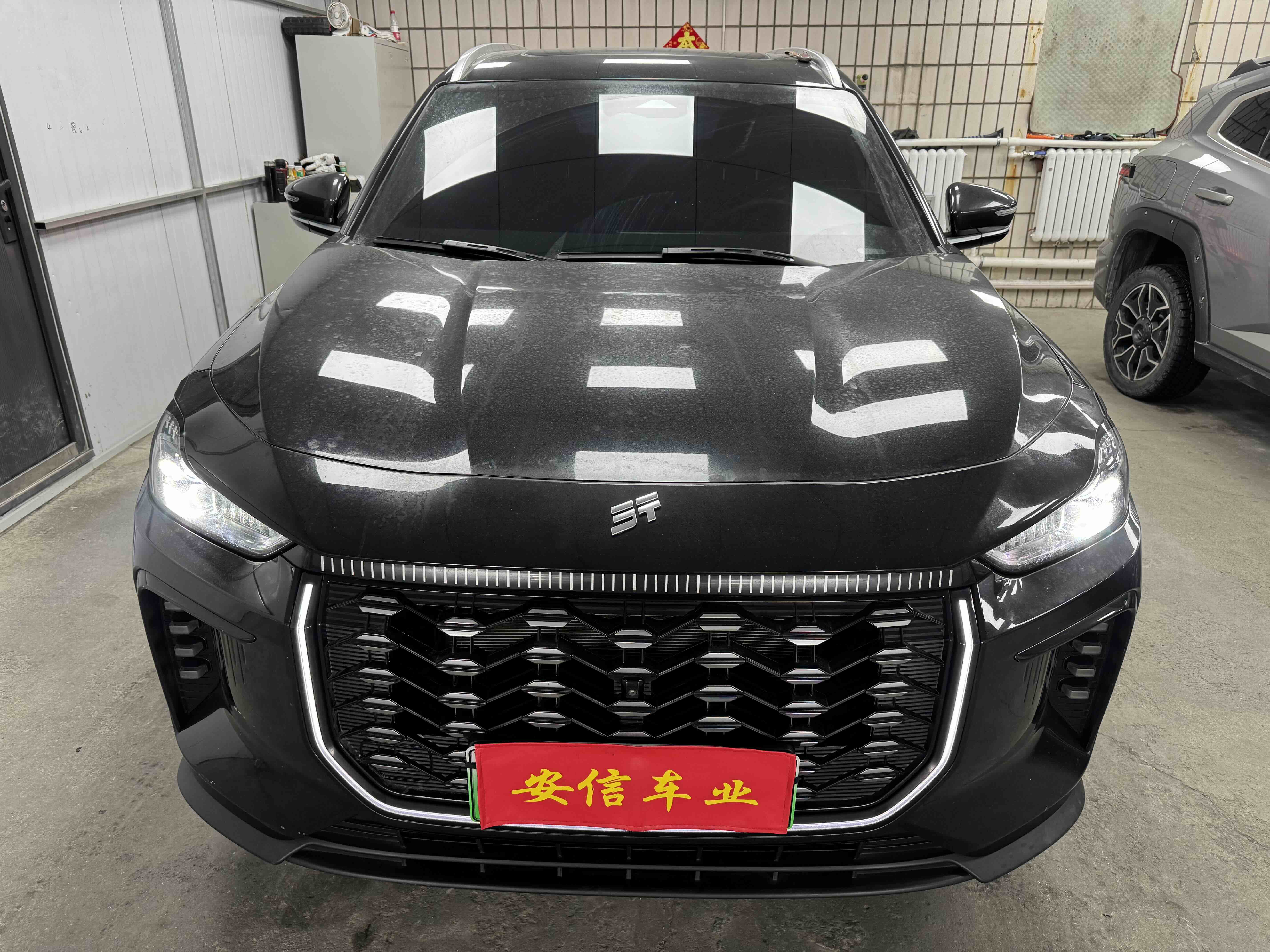 X70 C-DM 2024 #3 X70 C-DM 2024 car image #3