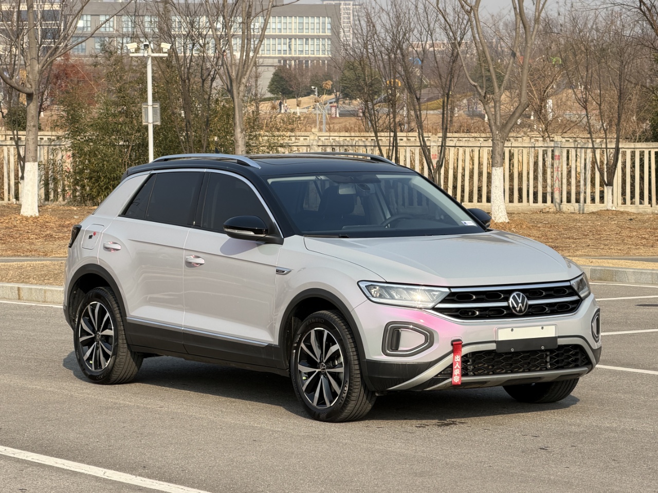Volkswagen T-Roc 2024 car image #3