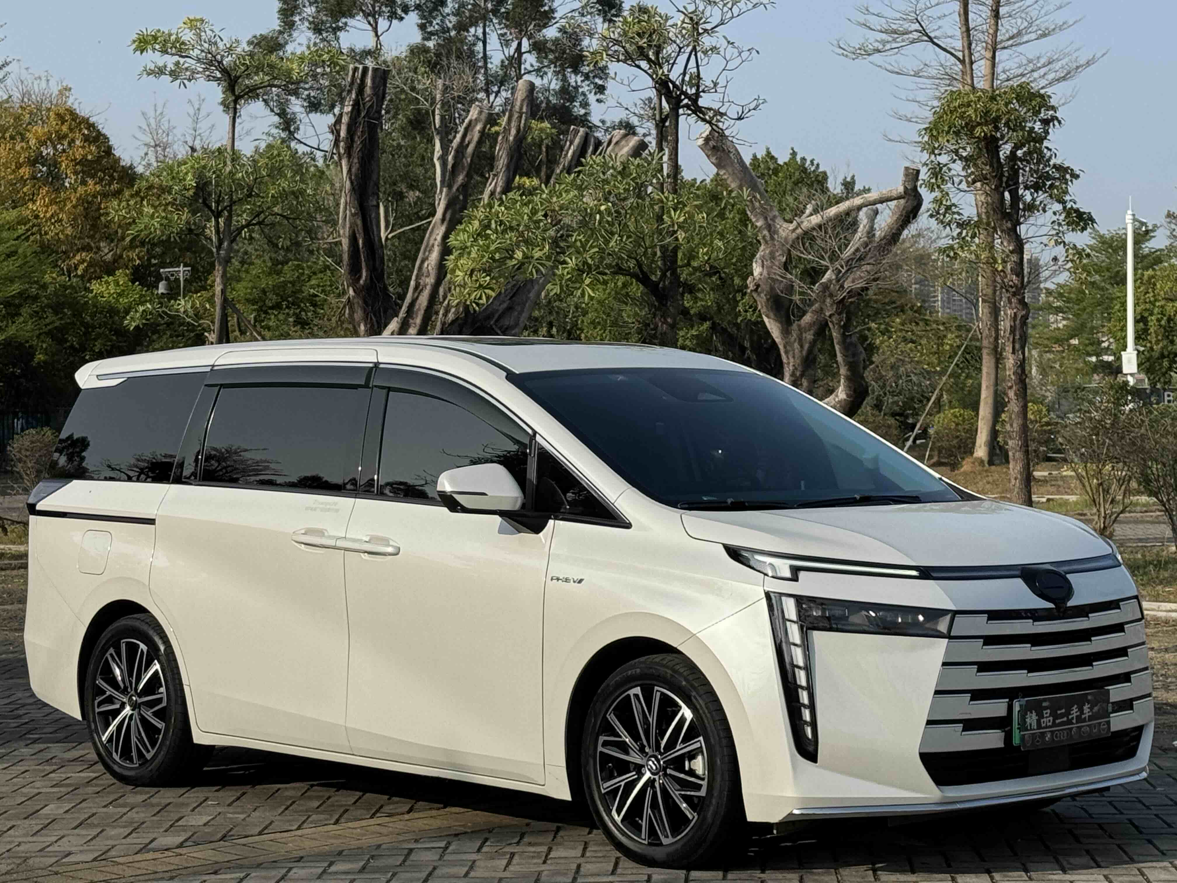 GAC Trumpchi E8 New Energy 2024 car image #3