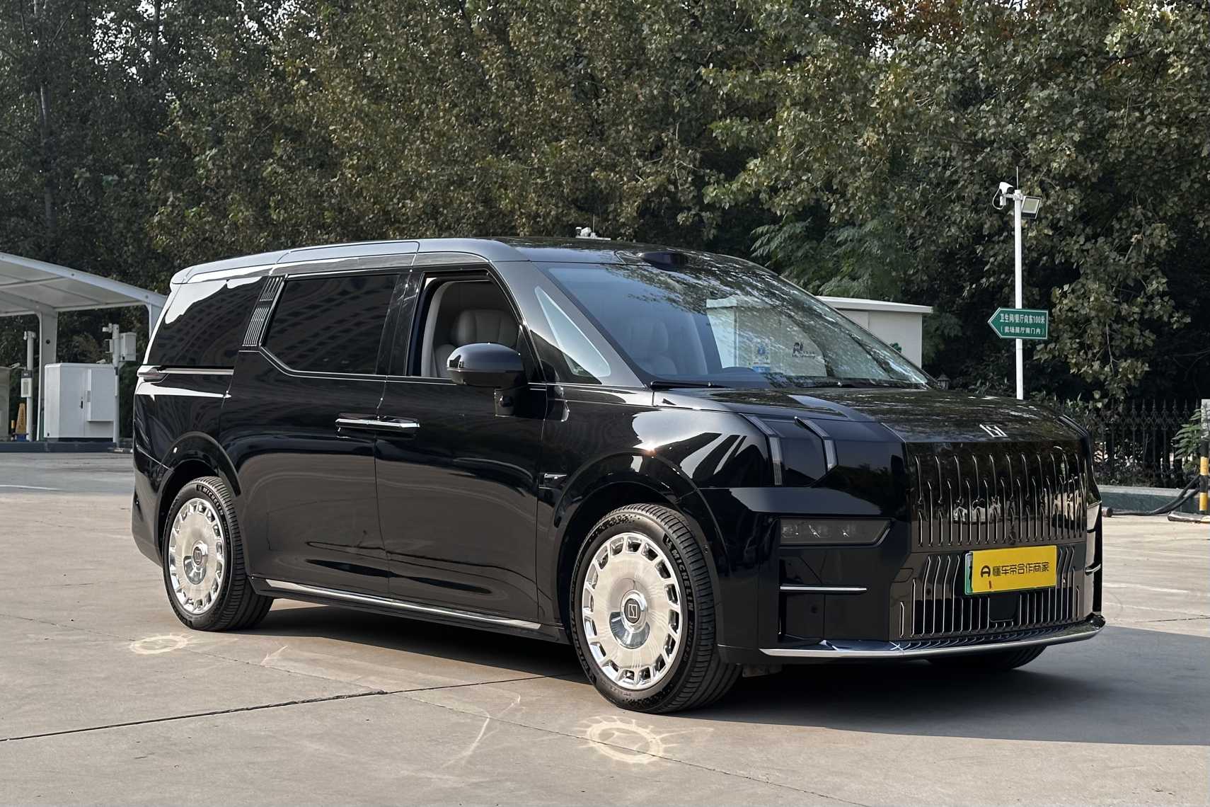 Zeekr 009 2024 imagen de coche #3