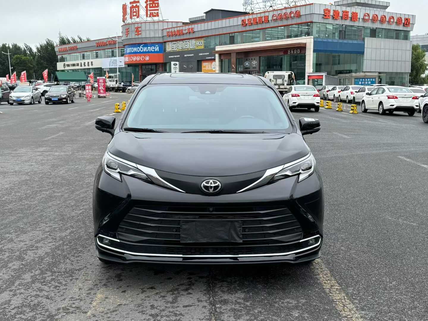 Toyota Sienna 2024 image de voiture #3