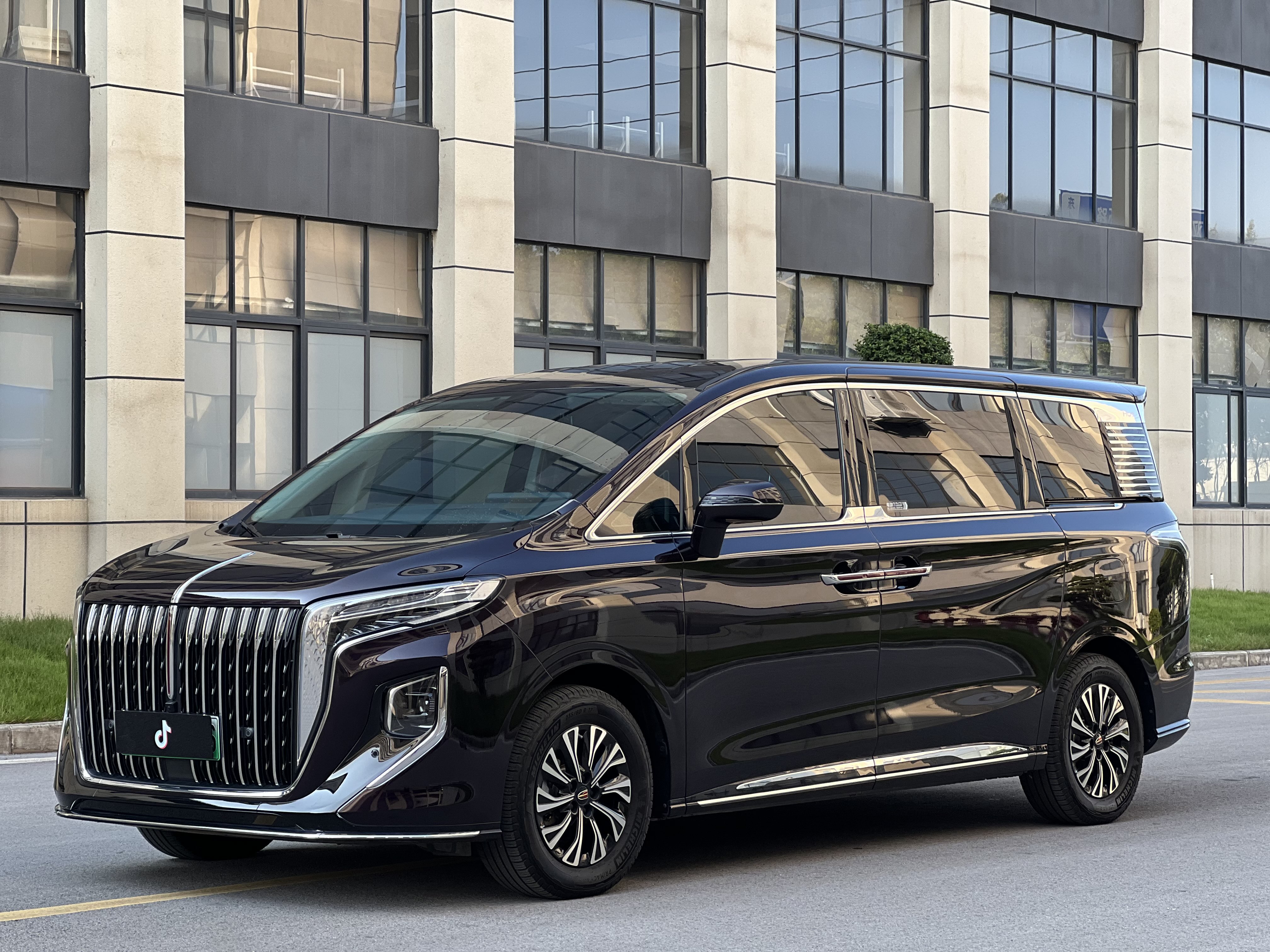 HongQi HQ9 PHEV 2024 #3 HongQi HQ9 PHEV 2024 car image #3