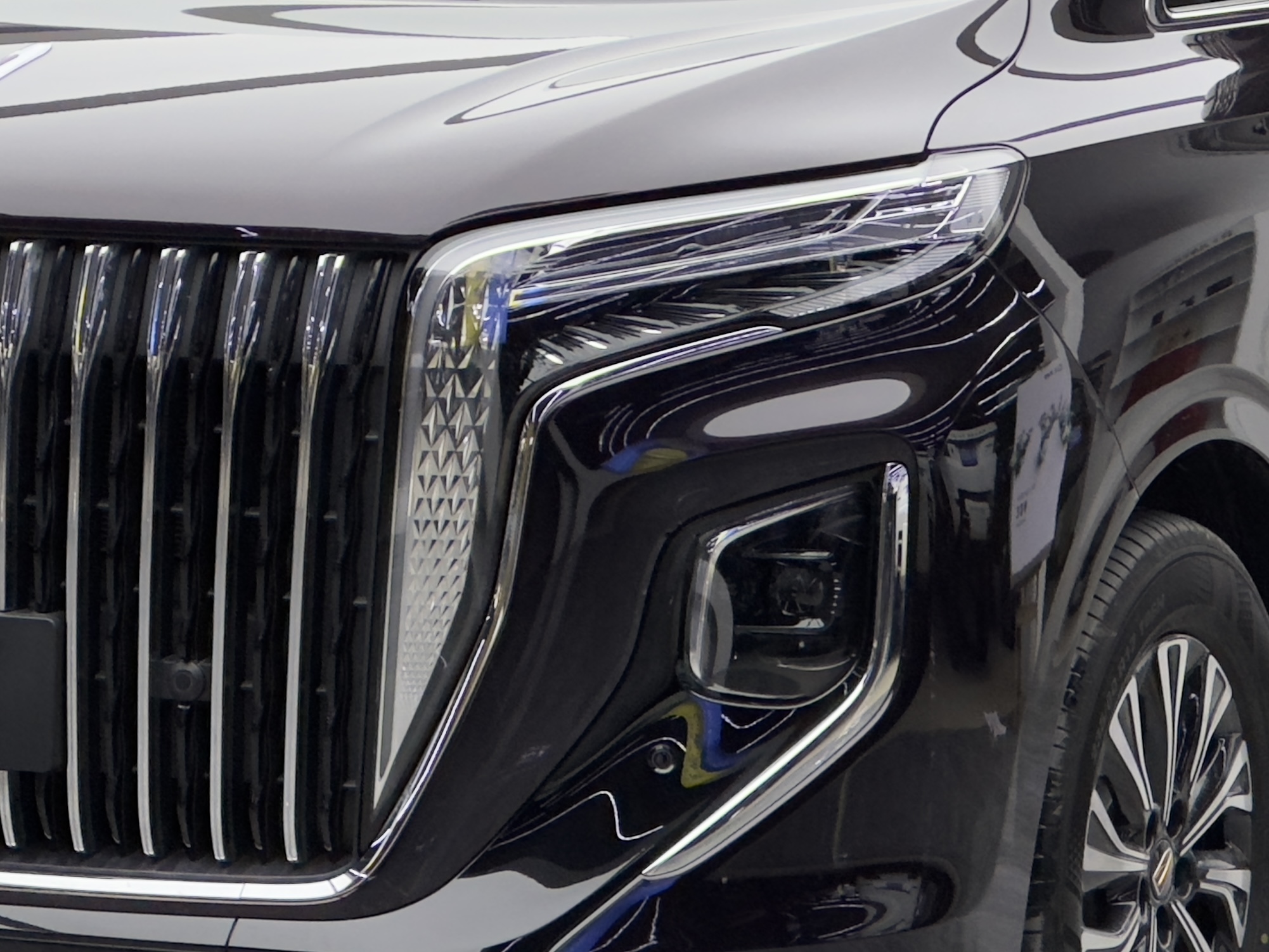 HongQi HQ9 PHEV 2025 #3 HongQi HQ9 PHEV 2025 car image #3