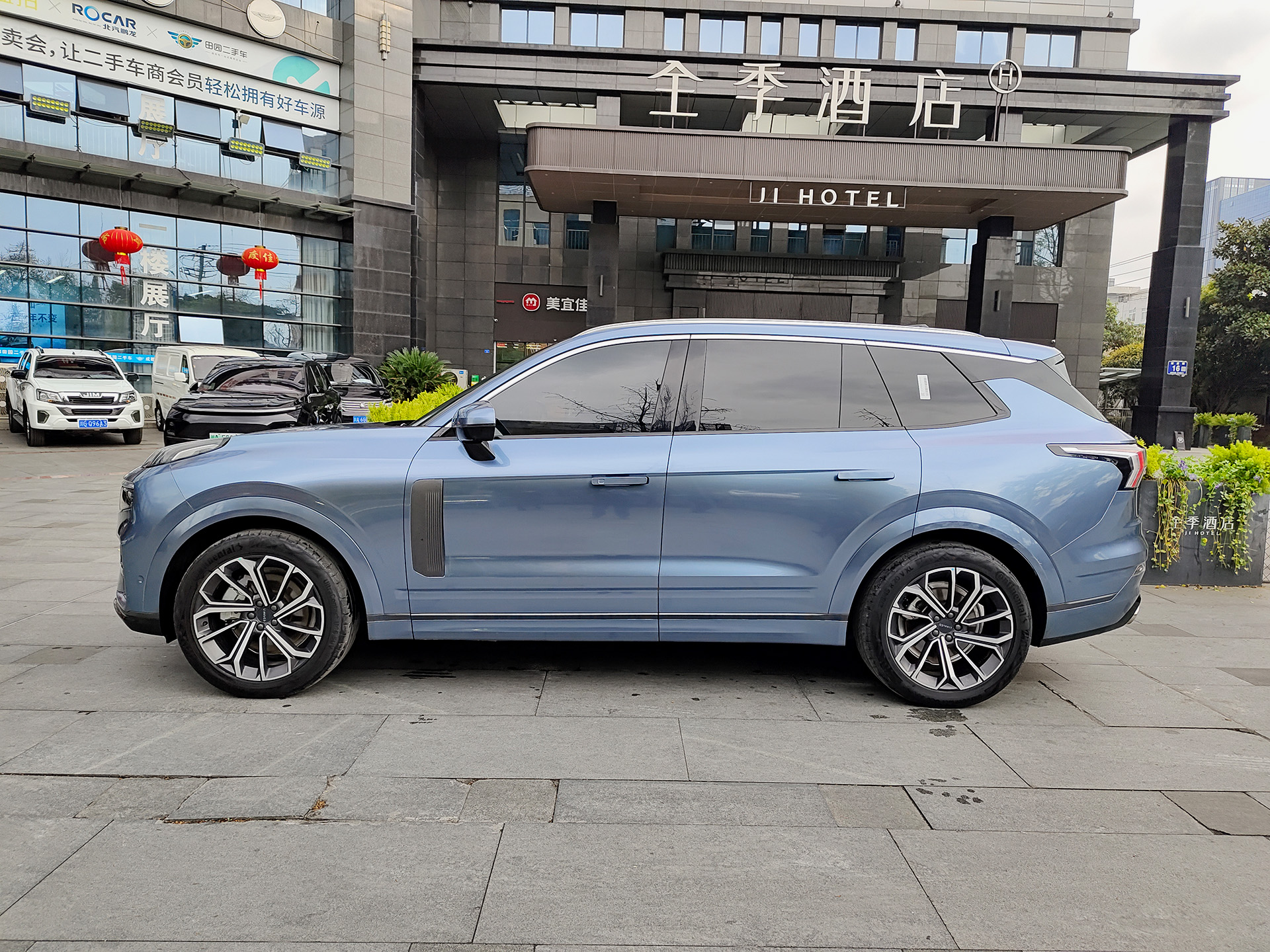 Lynk & Co 09 2024 #3 Lynk & Co 09 2024 car image #3