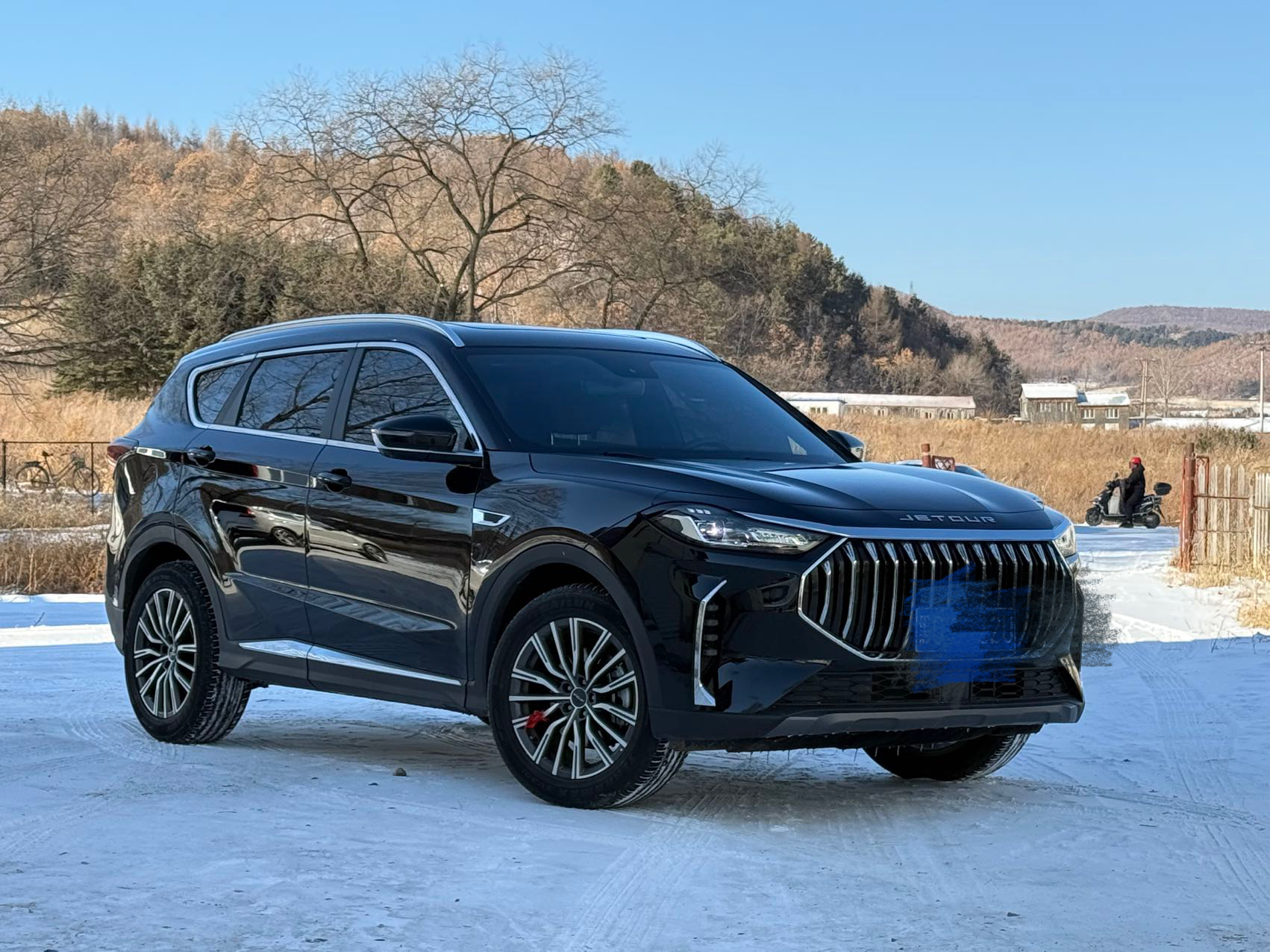 X70 PLUS 2024 car image #3