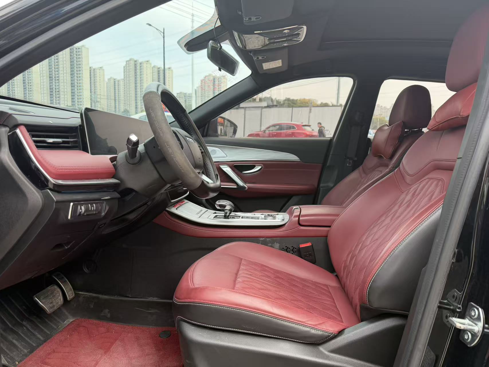 X70 PLUS 2024 car image #3