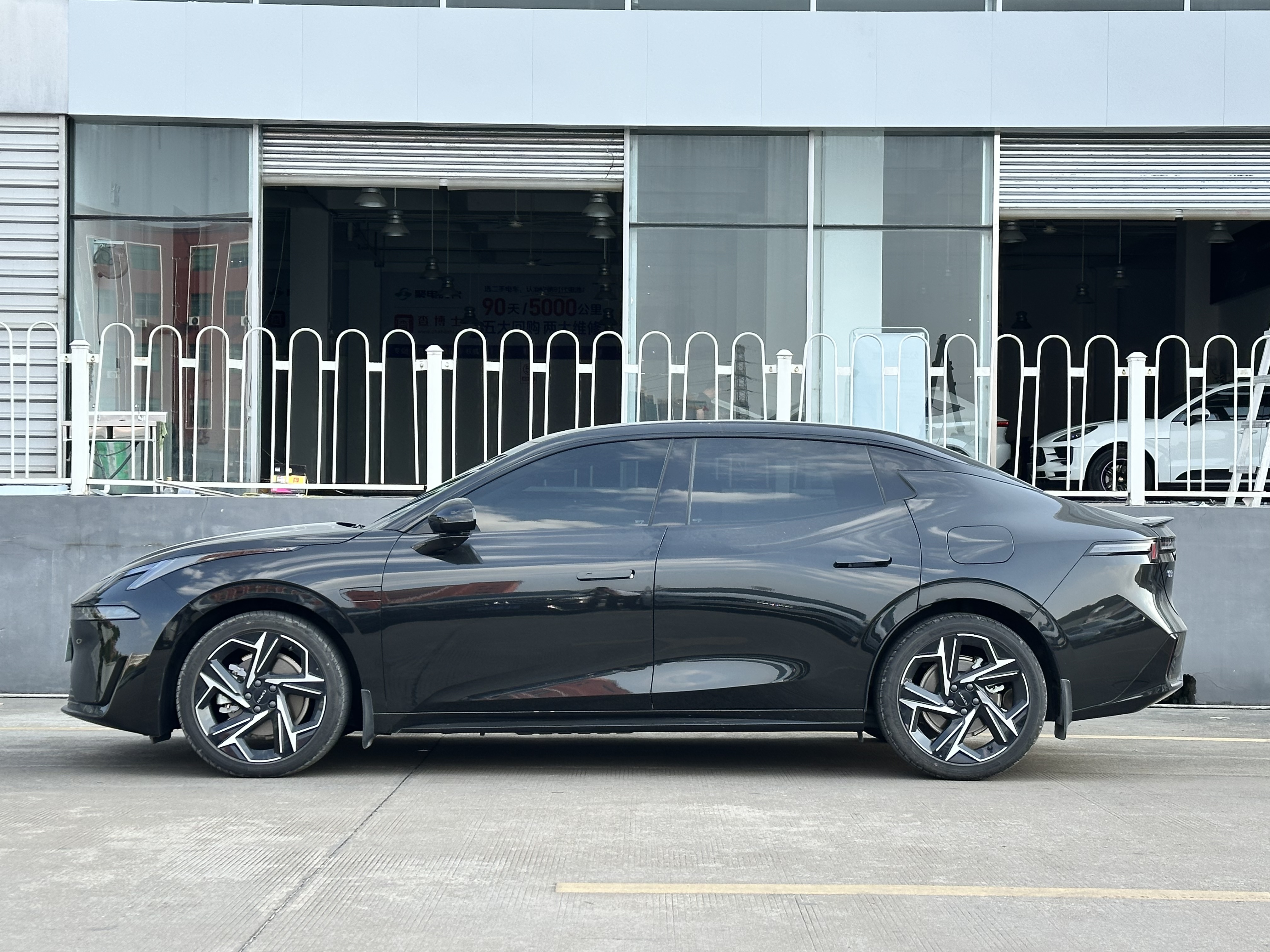 Lynk & Co 07 EM-P 2025 car image #3