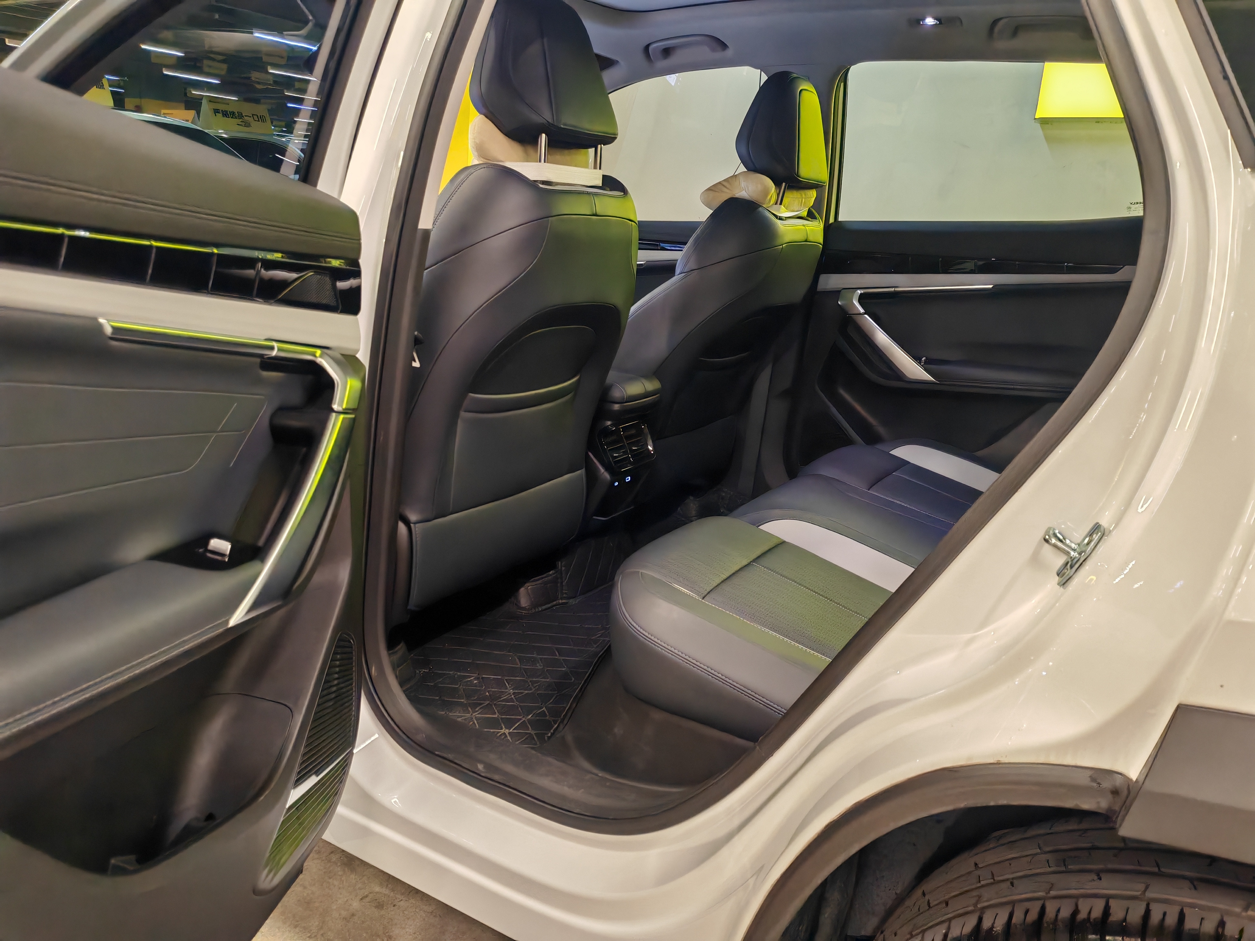 GEELY Boyue L 2025 car image #3