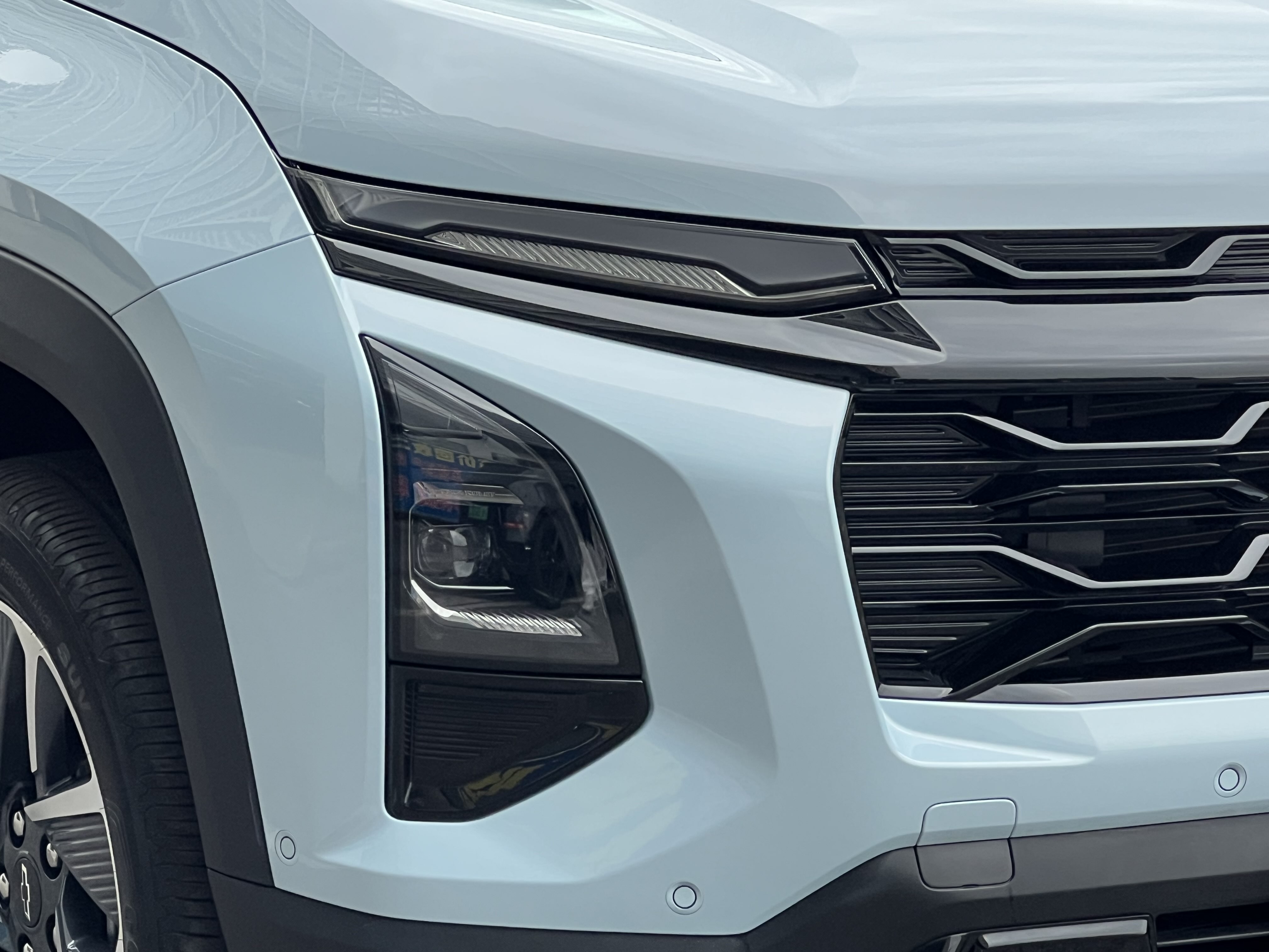 Chevrolet Equinox Plus 2025 car image #3