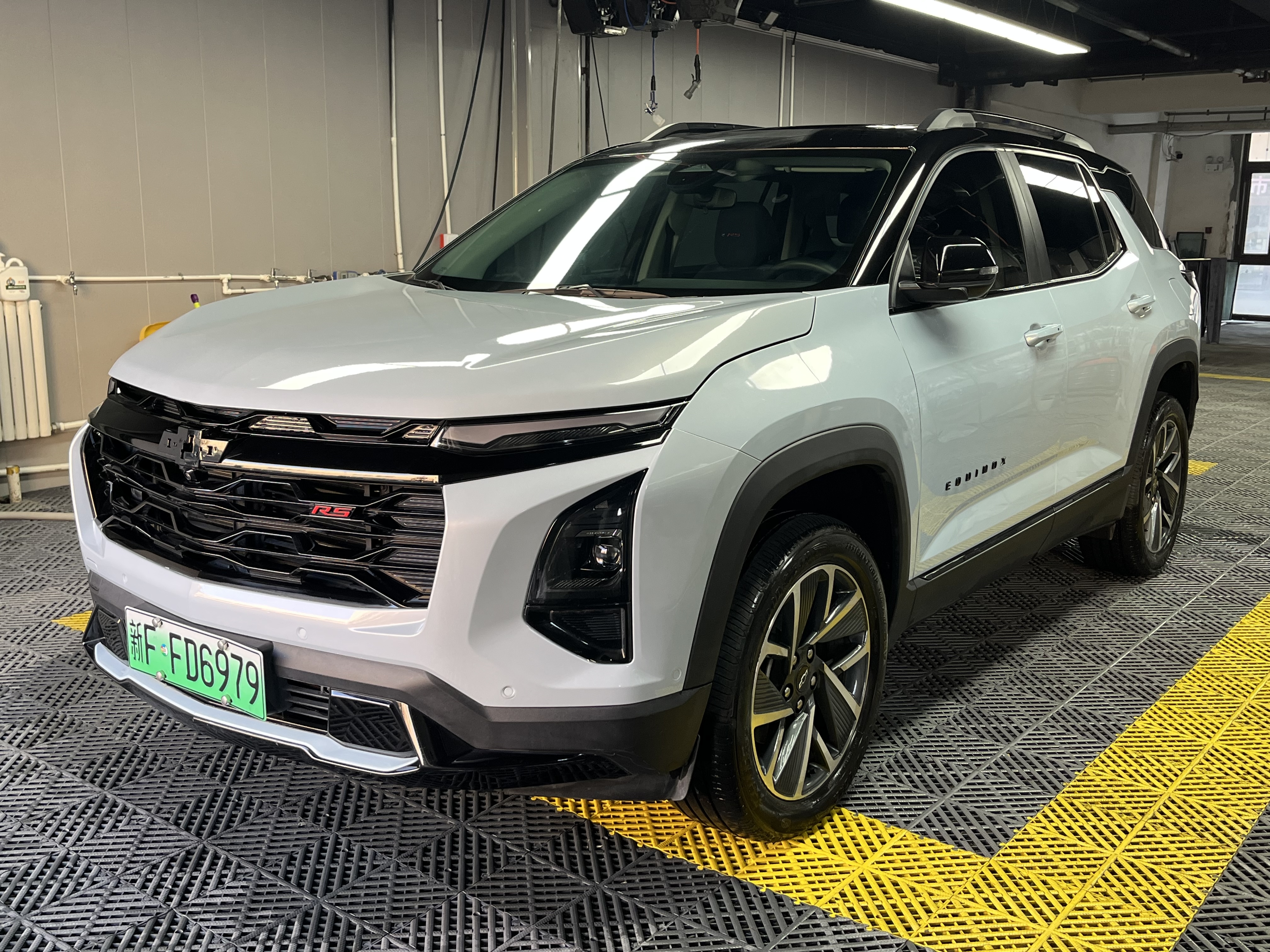 Chevrolet Equinox Plus 2024 car image #3