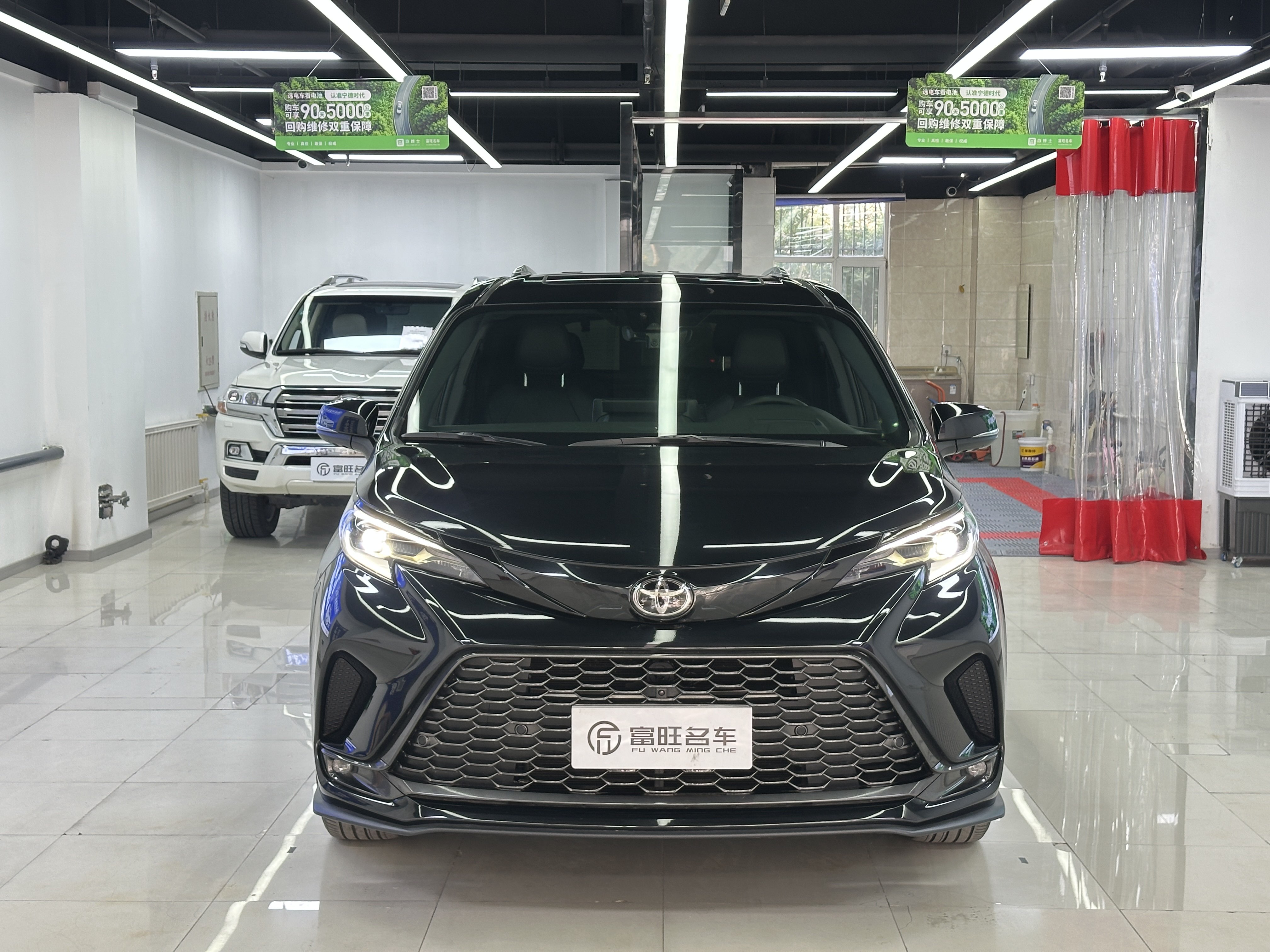 Toyota Granvia 2024 car image #3