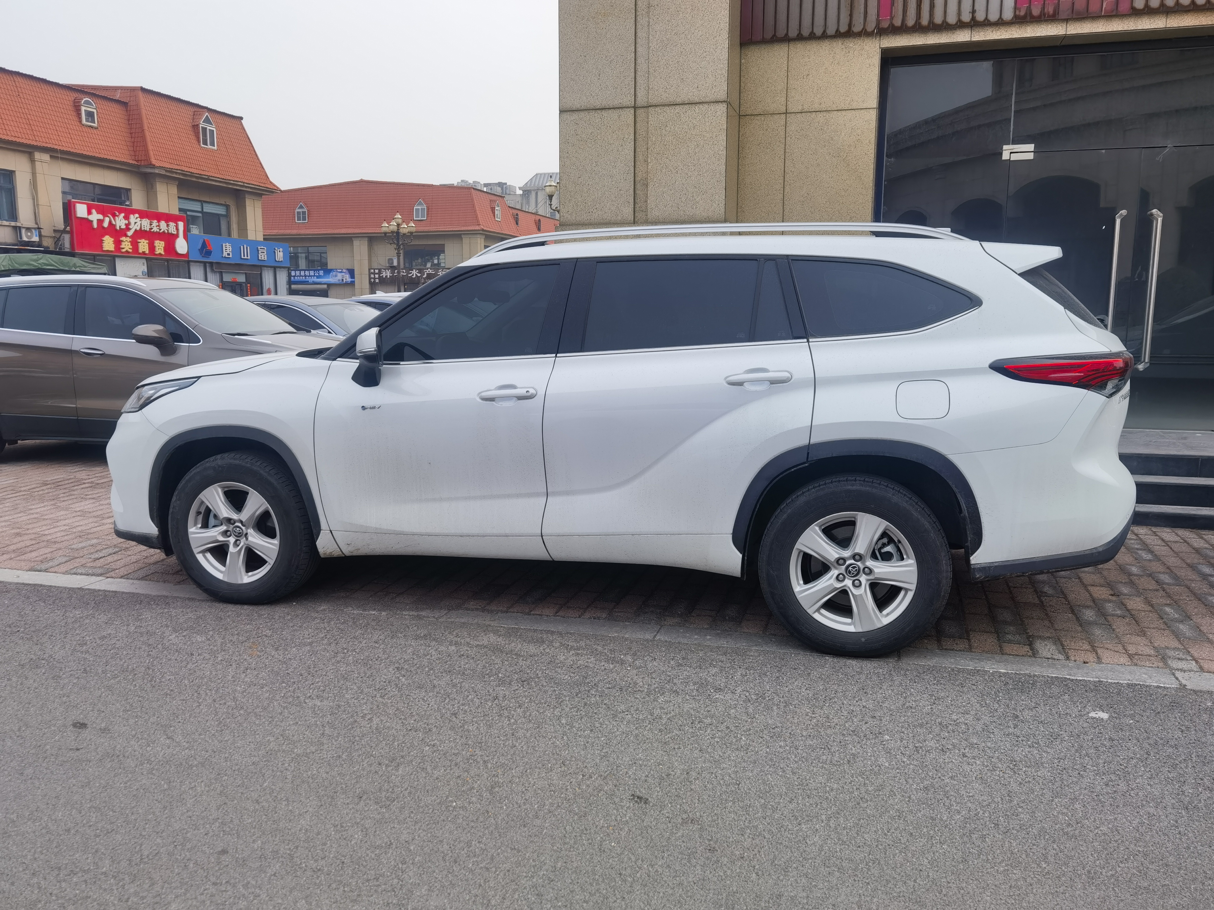 Toyota Highlander 2024 car image #3