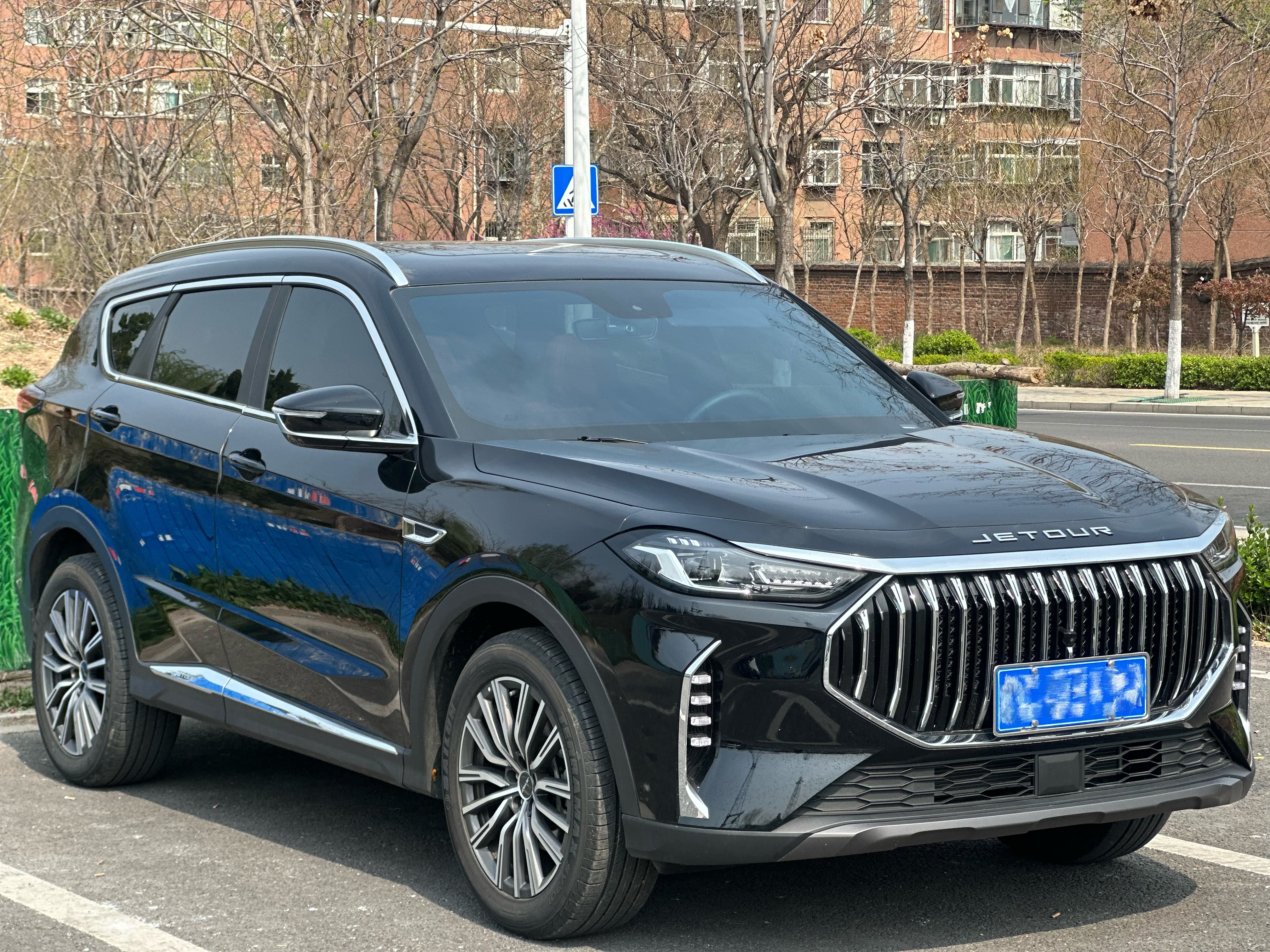 X70 PLUS 2025 car image #3