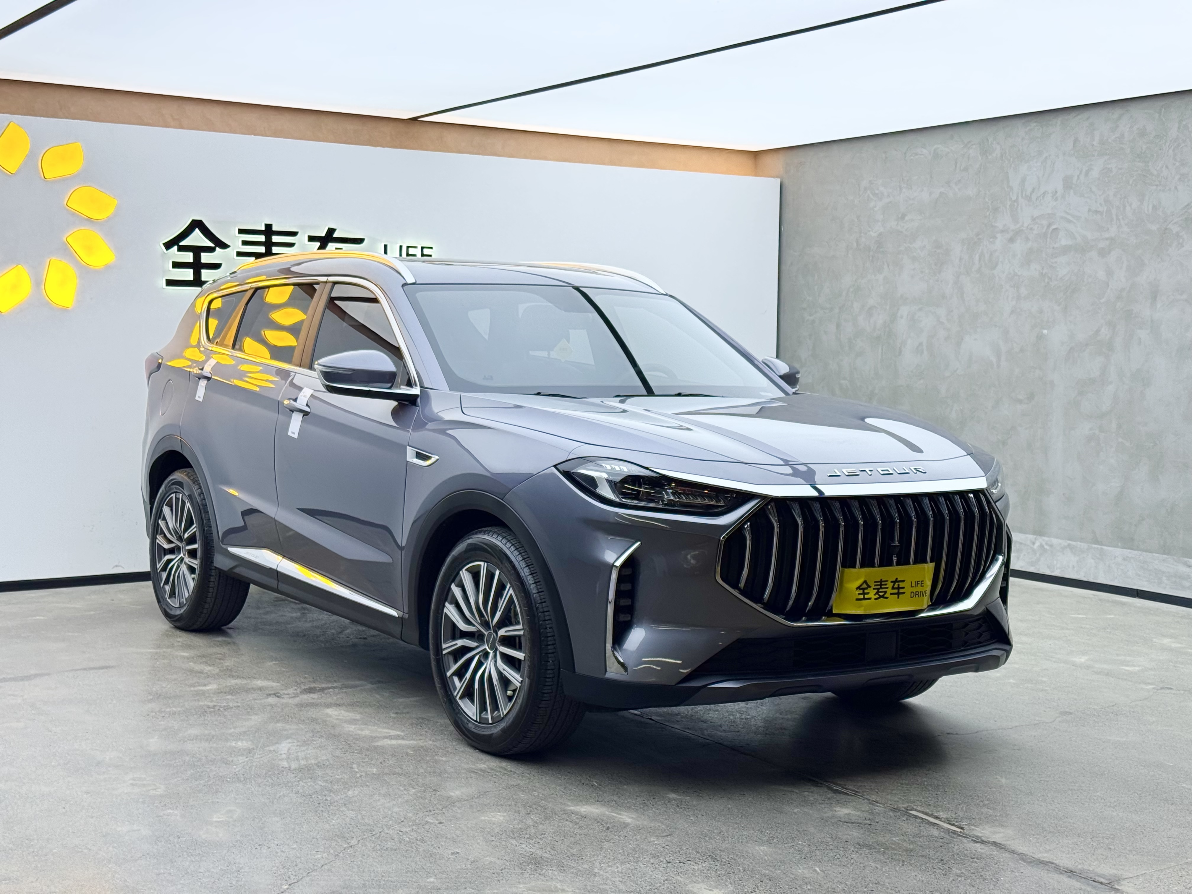 X70 PLUS 2024 car image #3