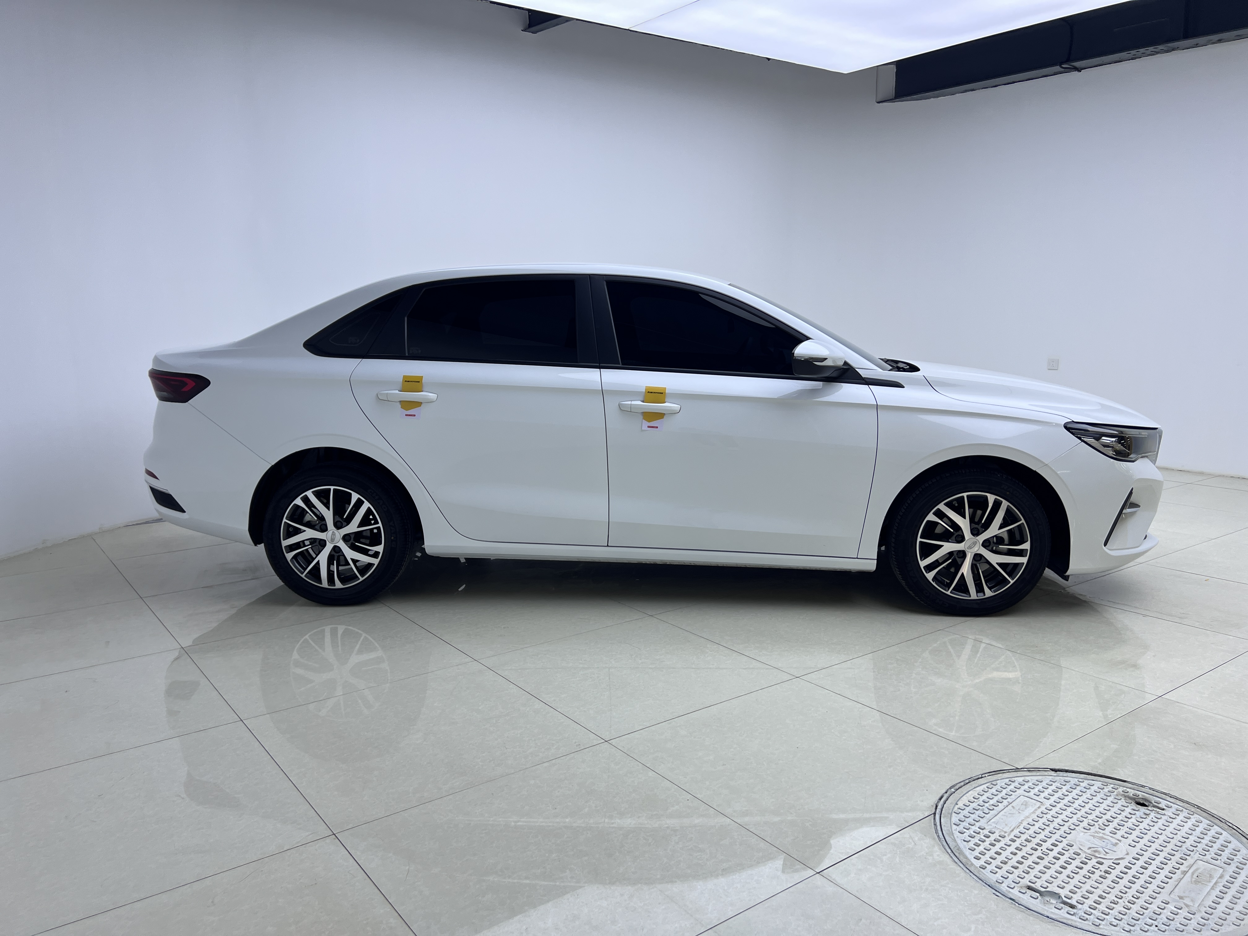 Emgrand 2024 car image #3
