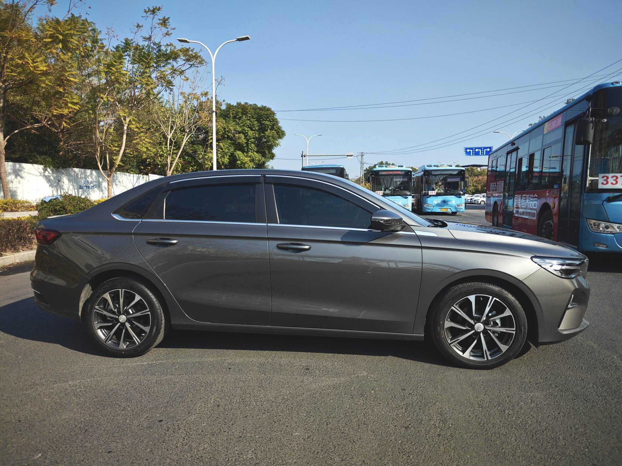 GEELY Emgrand 2025 car image #3