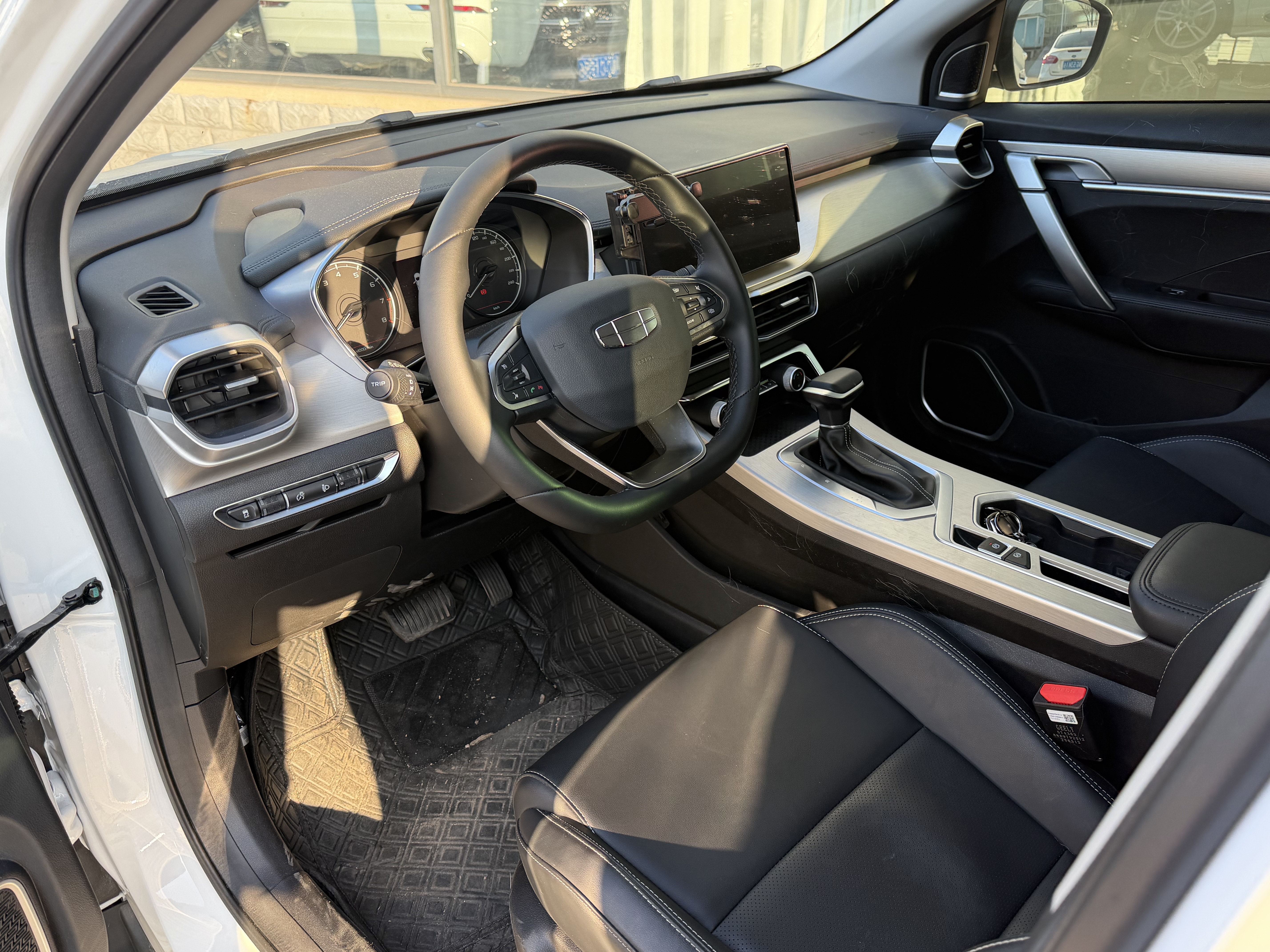 GEELY Coolray 2025 car image #3