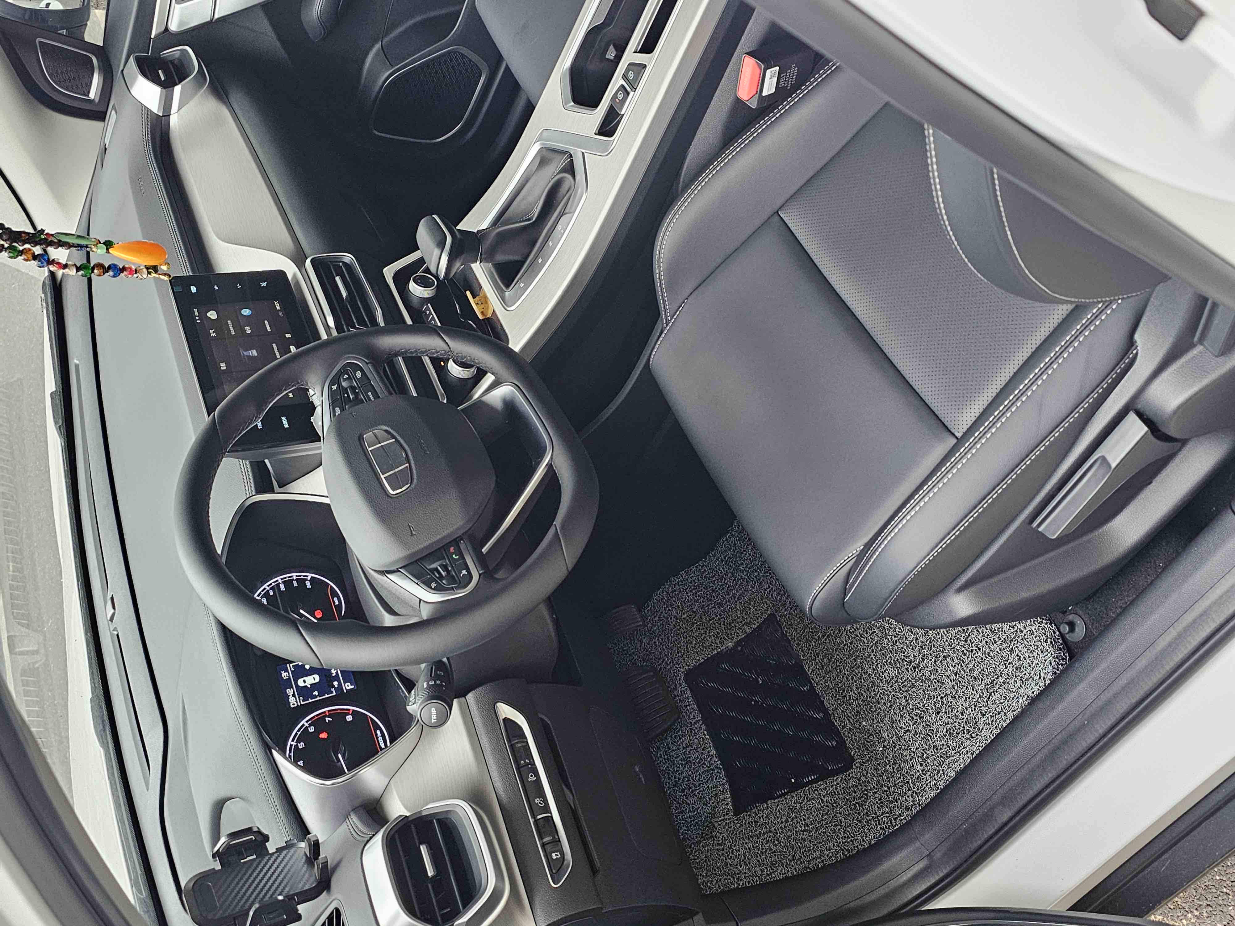 GEELY Coolray 2025 car image #3