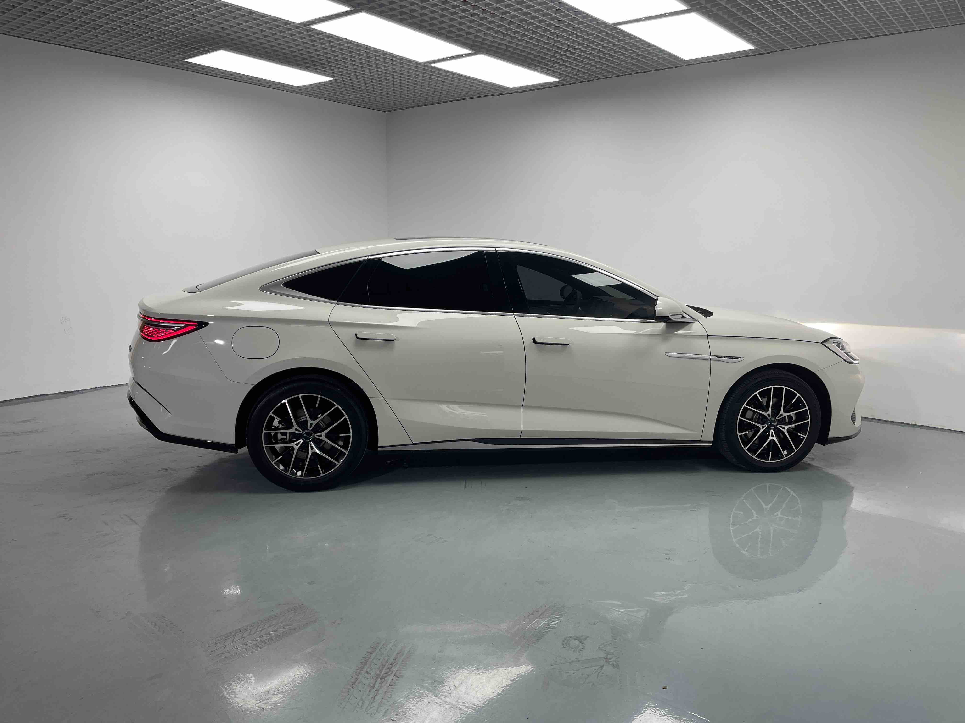 BYD Seal 07 DM-i 2024 صورة سيارة #3