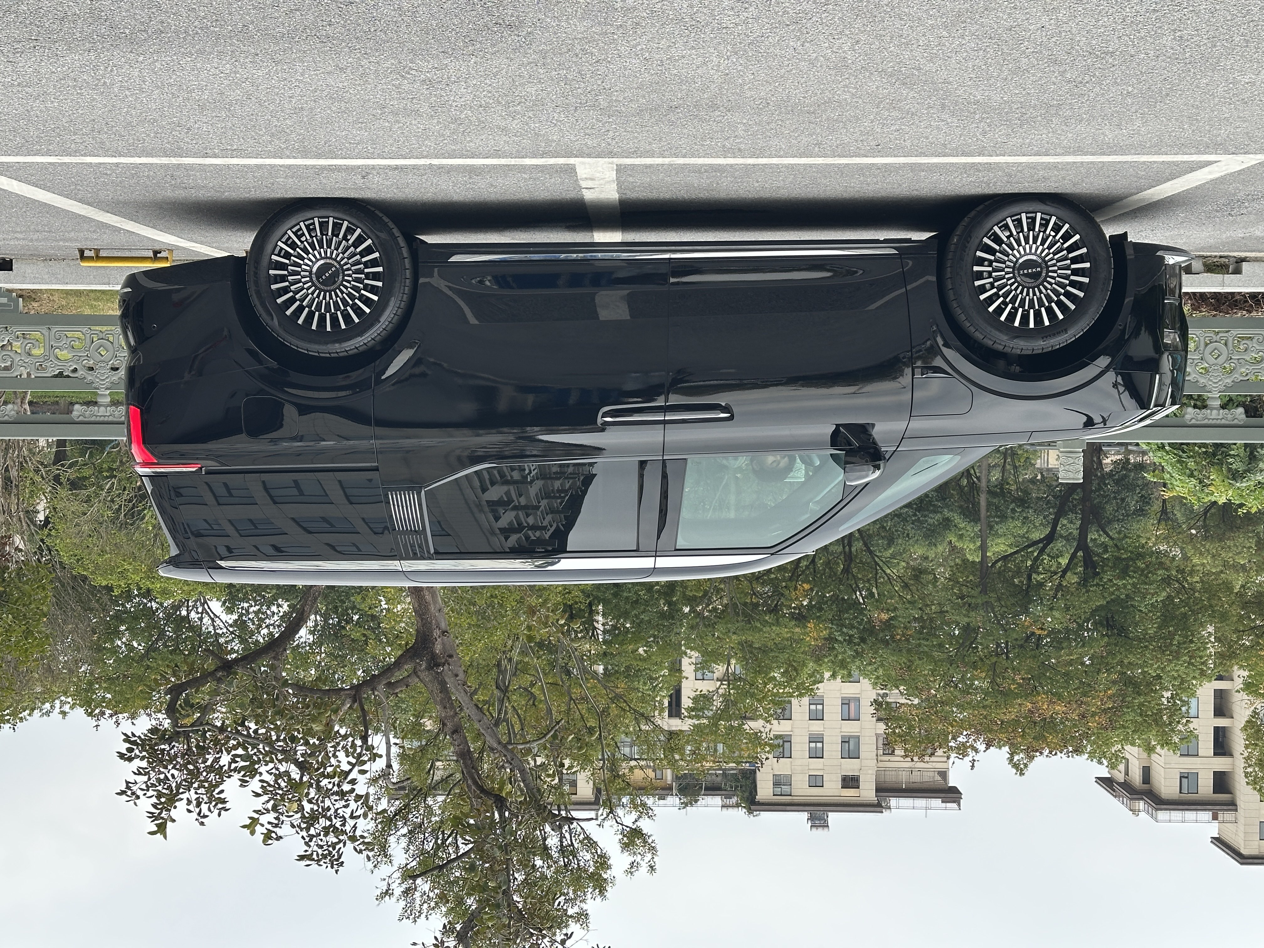 极氪 极氪009 2024 汽车图片 #3