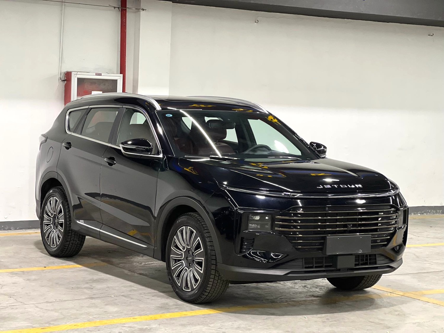 X70 PLUS 2024 car image #3