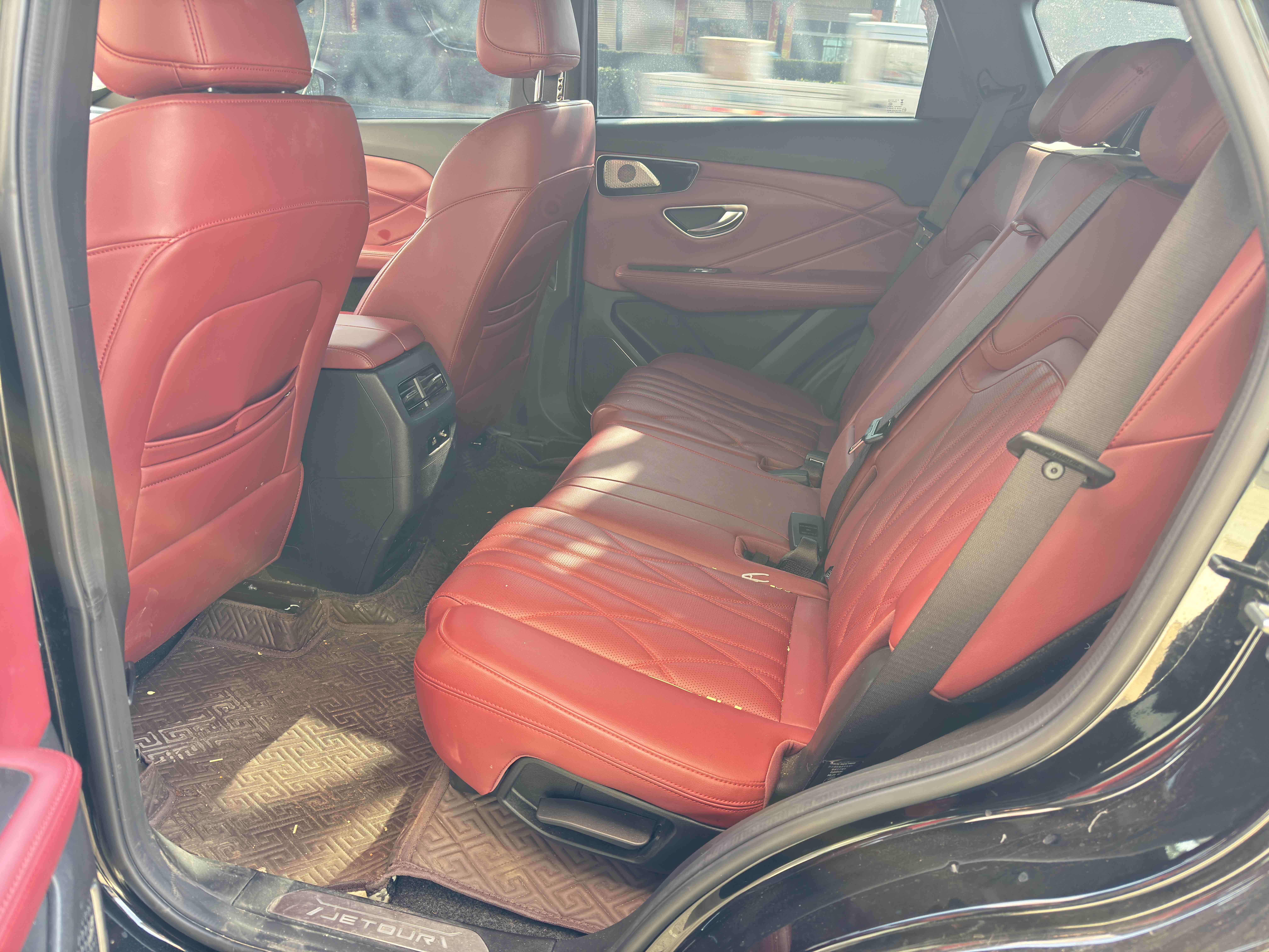 X70 PLUS 2024 car image #3