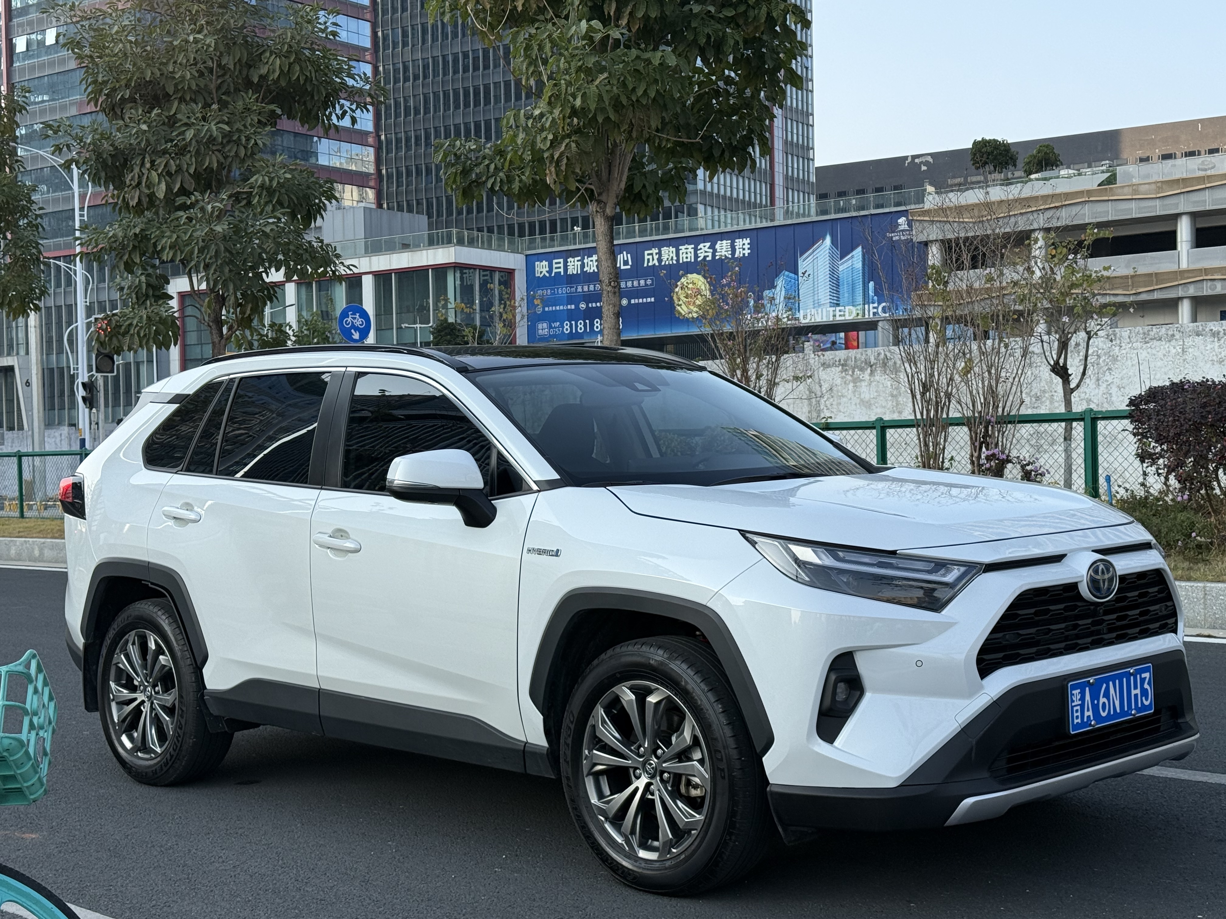 Toyota RAV4 Hybird E+ 2025 immagine di auto #3