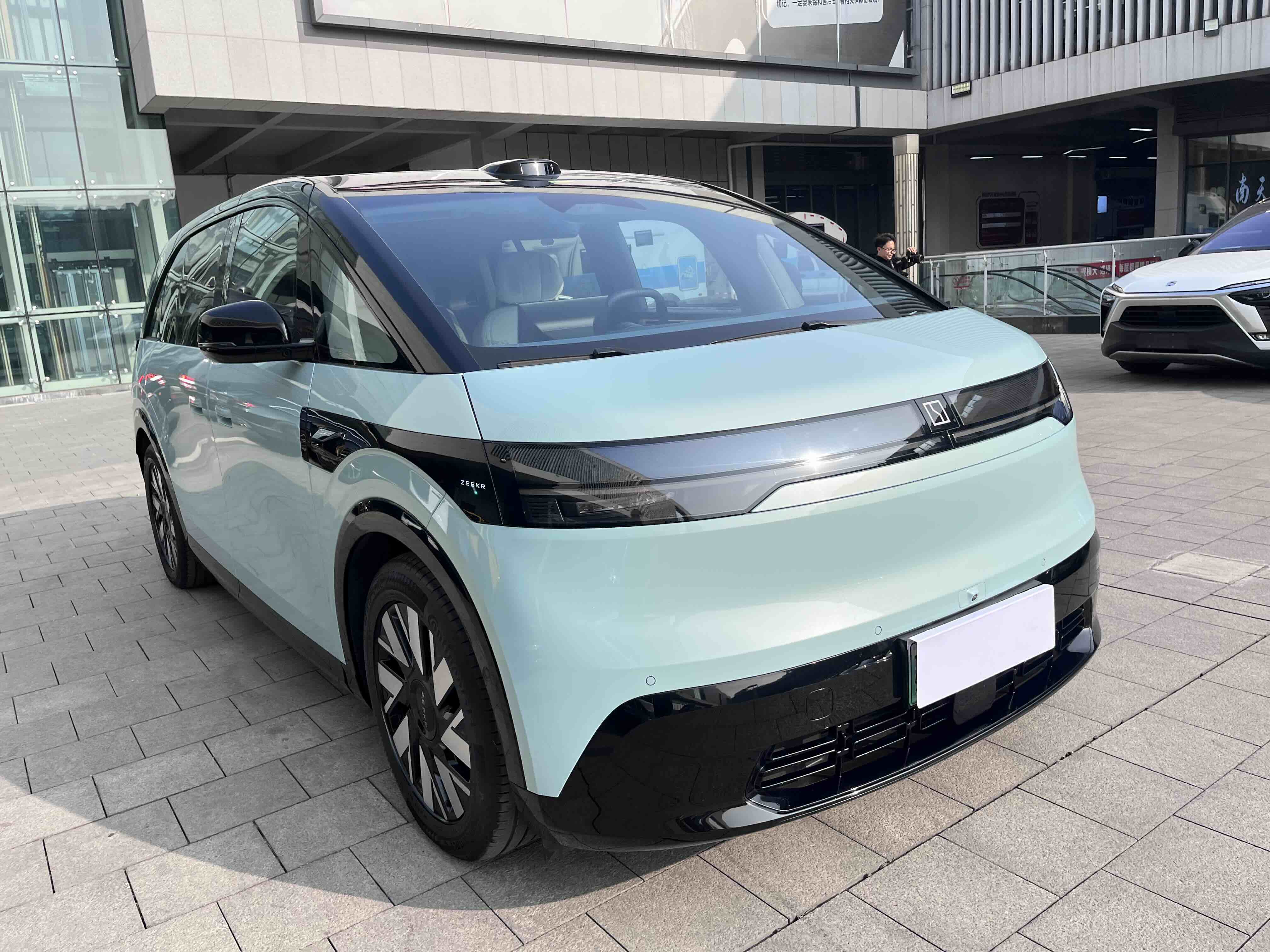 极氪 极氪MIX 2024 汽车图片 #3