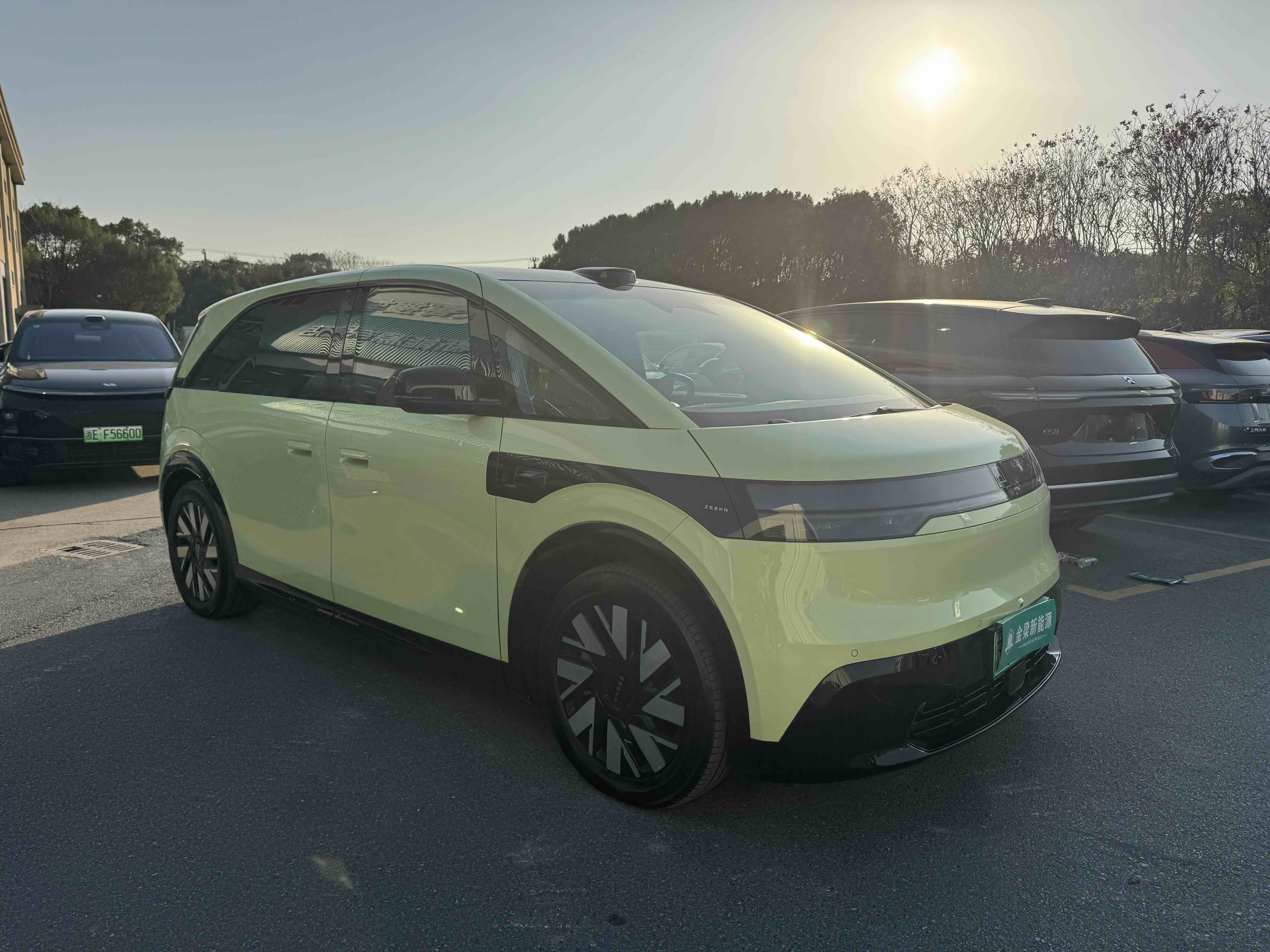 极氪 极氪MIX 2024 汽车图片 #3