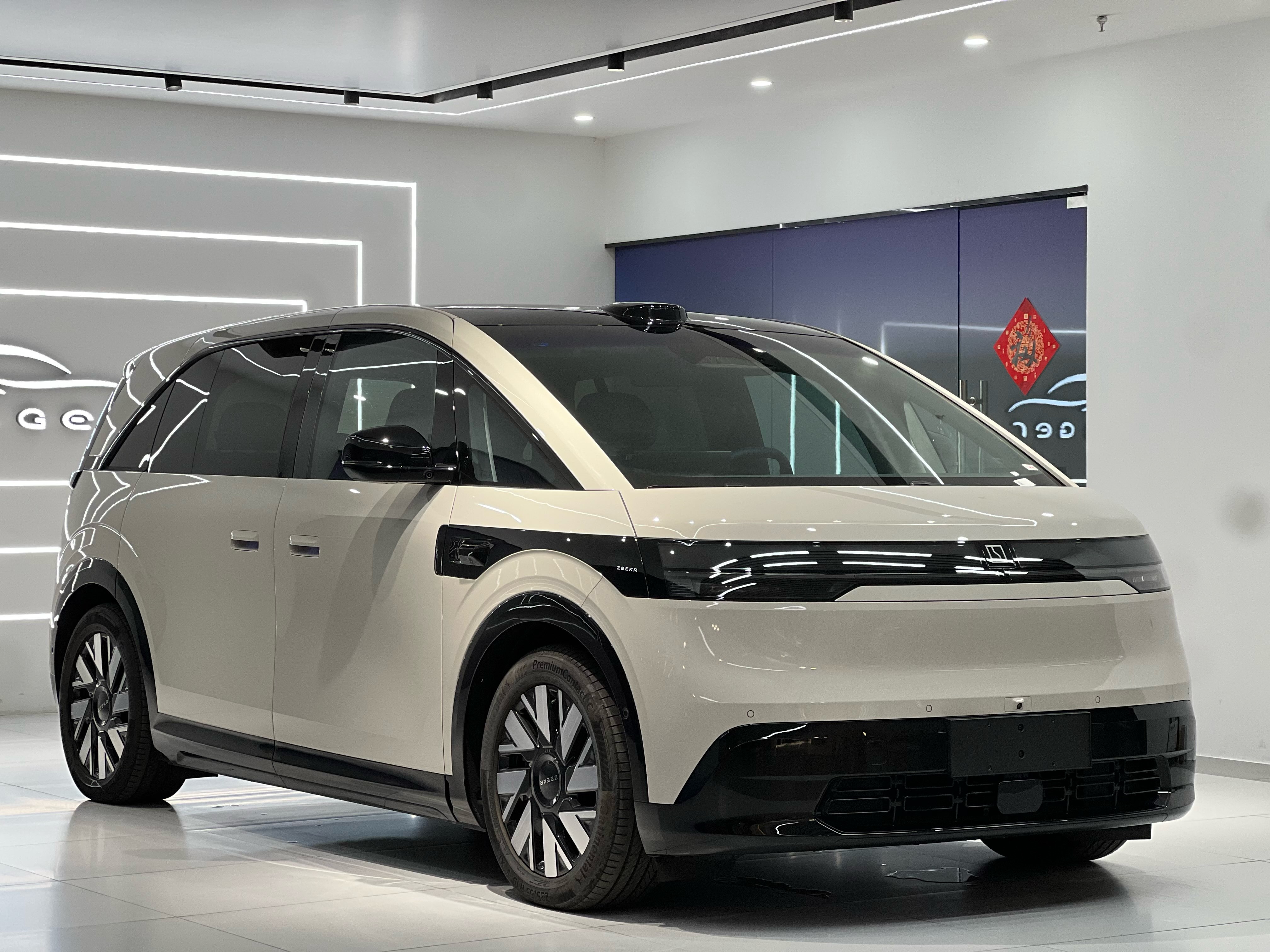 极氪 极氪MIX 2024 汽车图片 #3