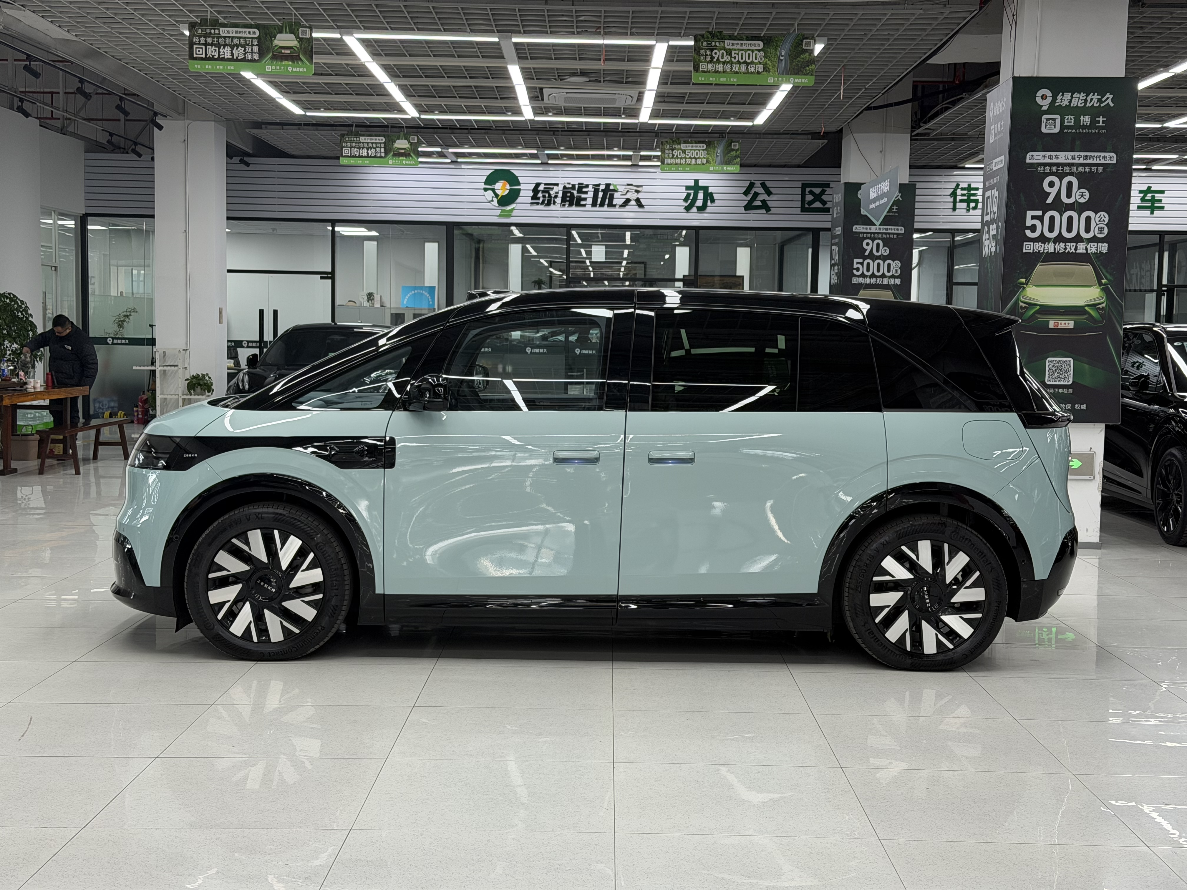 极氪 极氪MIX 2024 汽车图片 #3