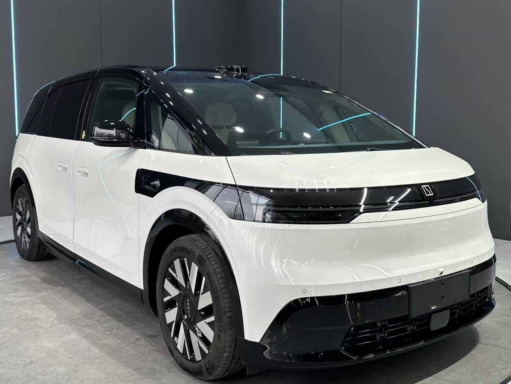 极氪 极氪MIX 2024 汽车图片 #3