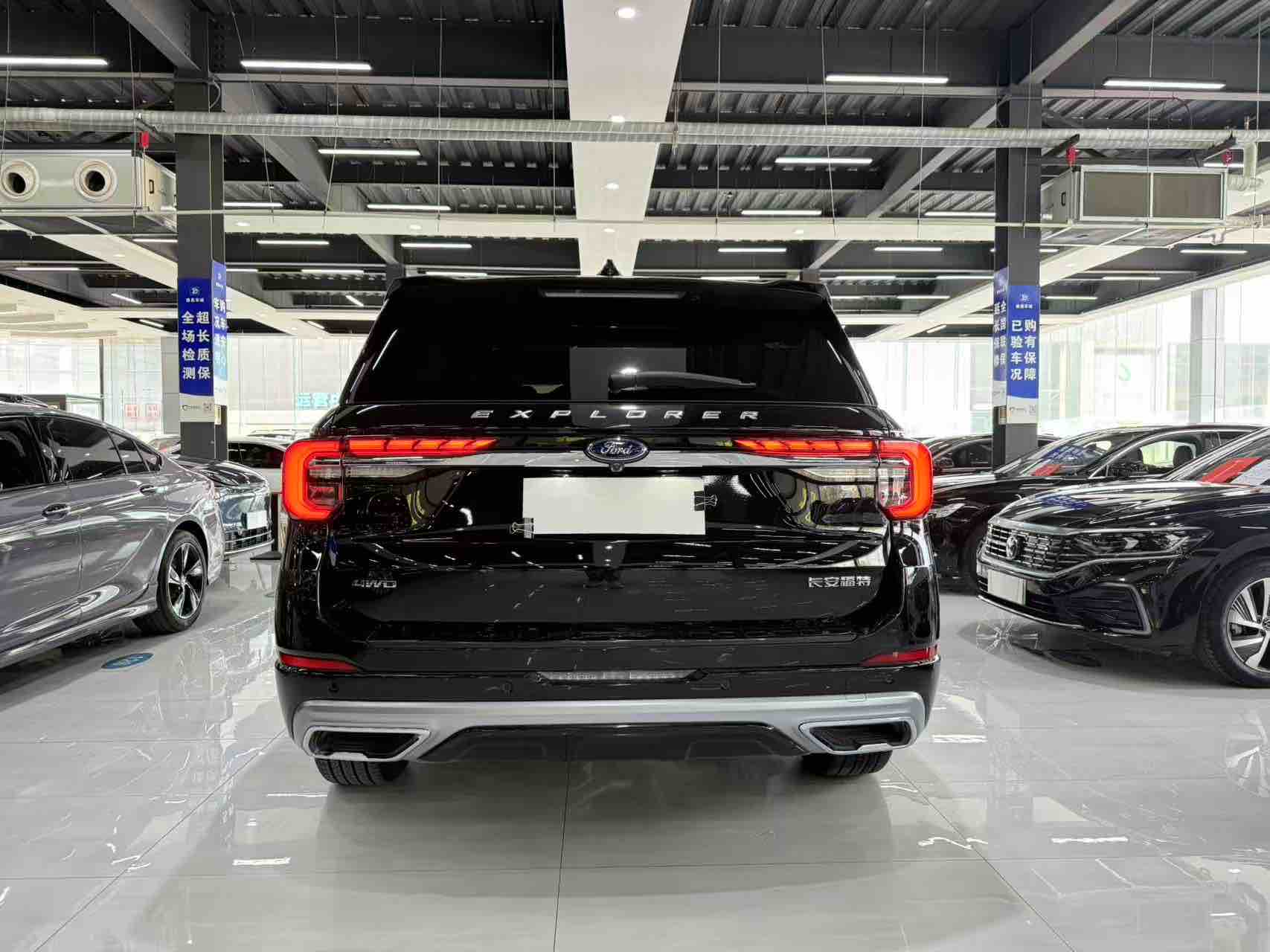 Ford Explorer 2025 immagine di auto #3