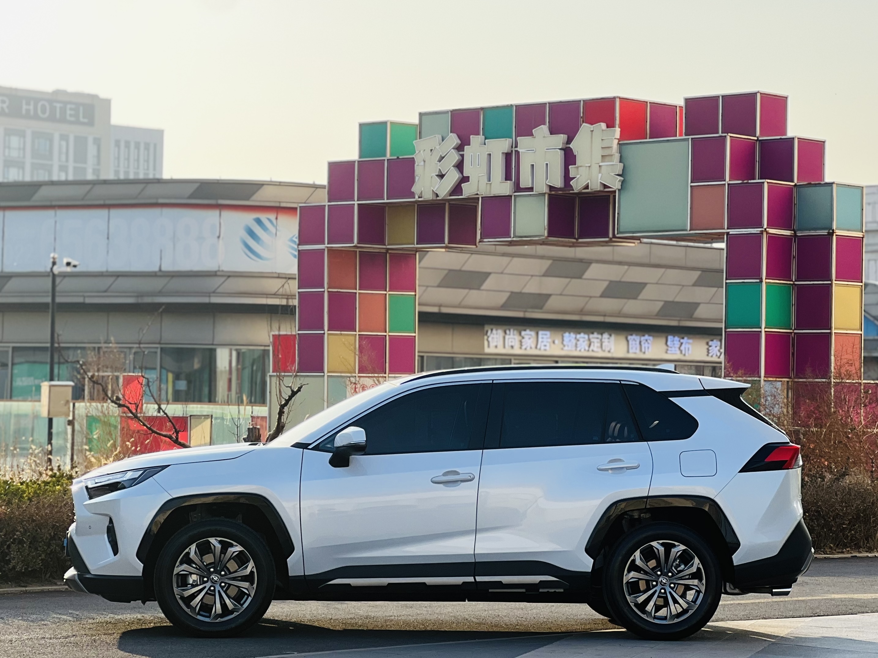 Toyota RAV4 2025 car image #3