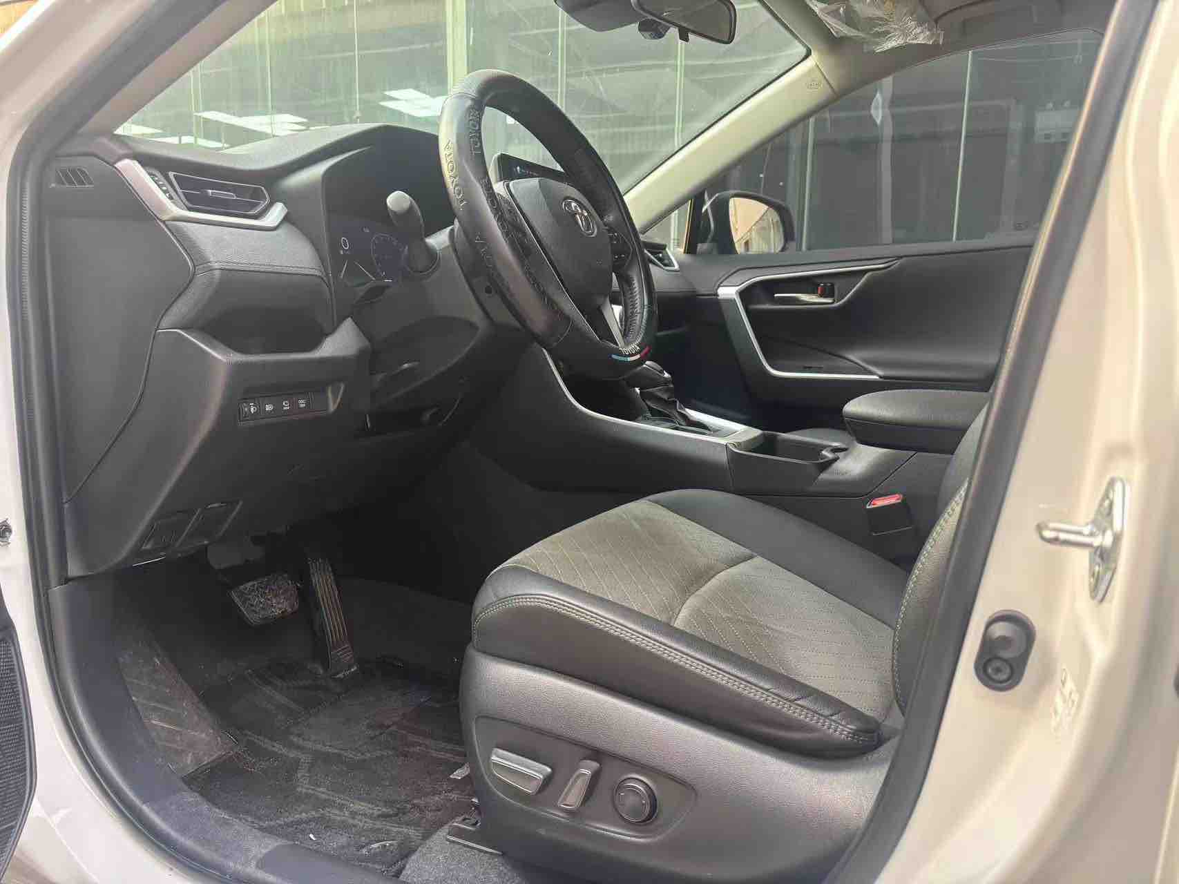 Toyota RAV4 2024 car image #3