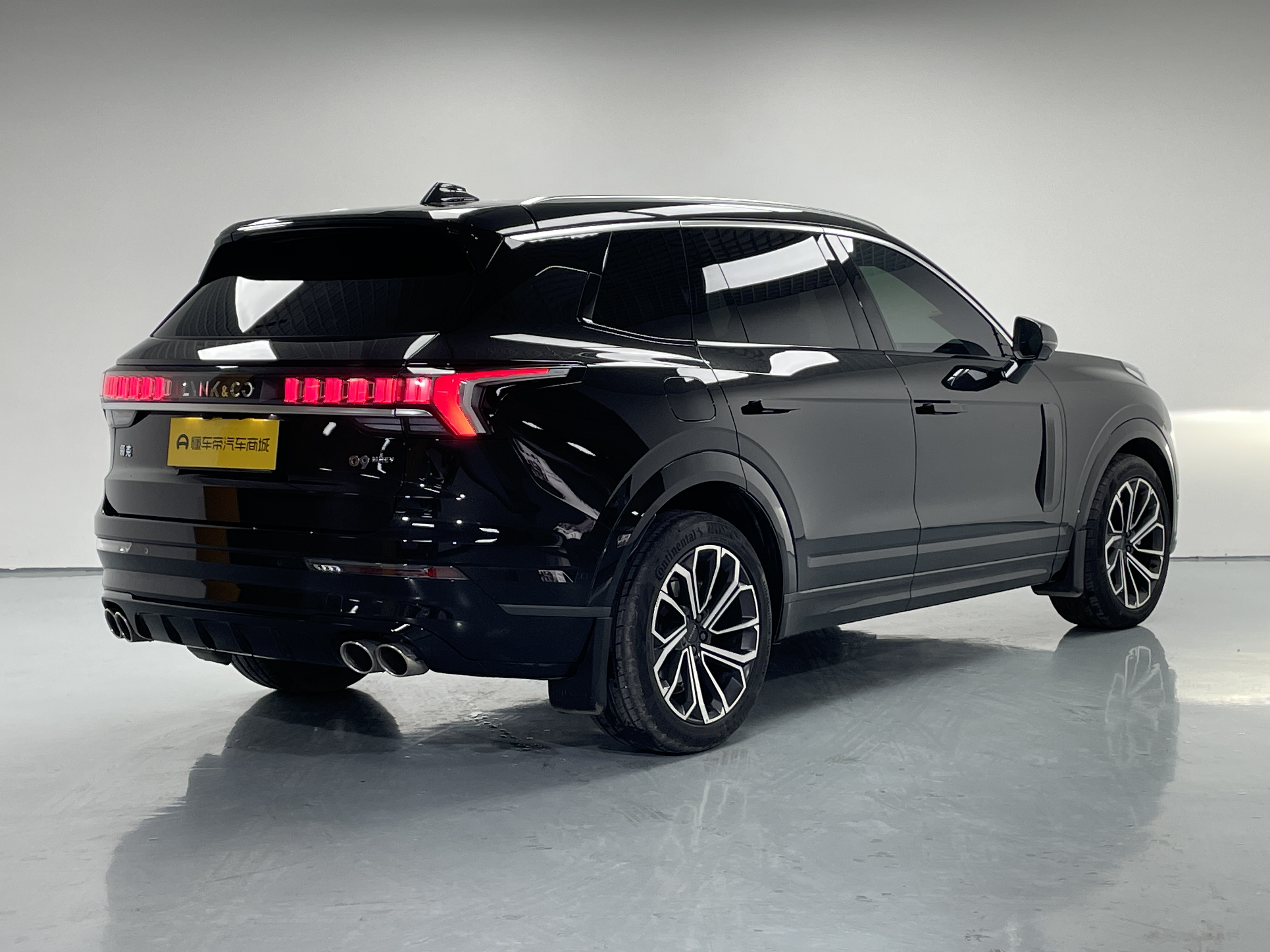 Lynk & Co 09 2025 car image #3