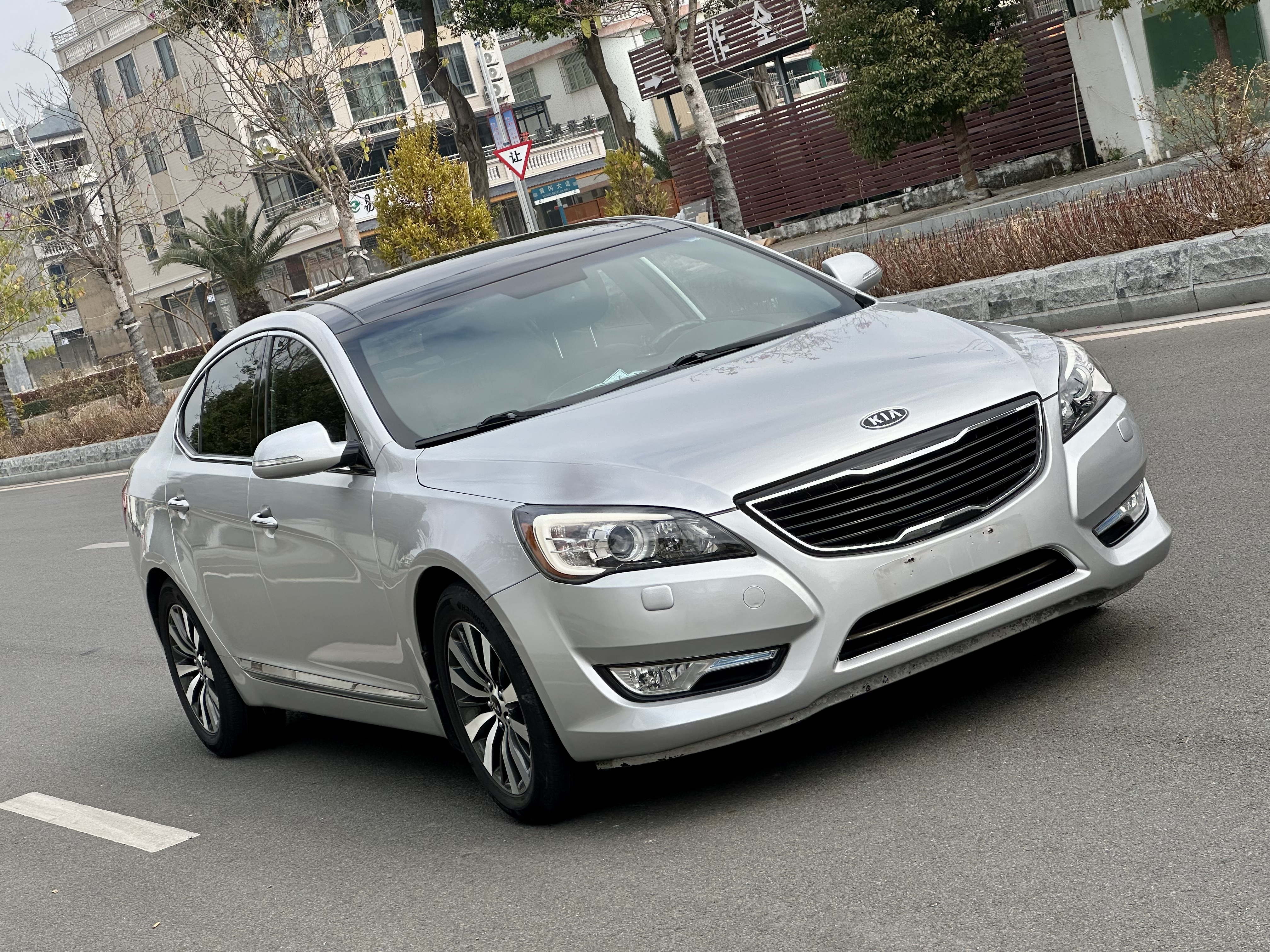 Kia Cadenza 2012 car image #3