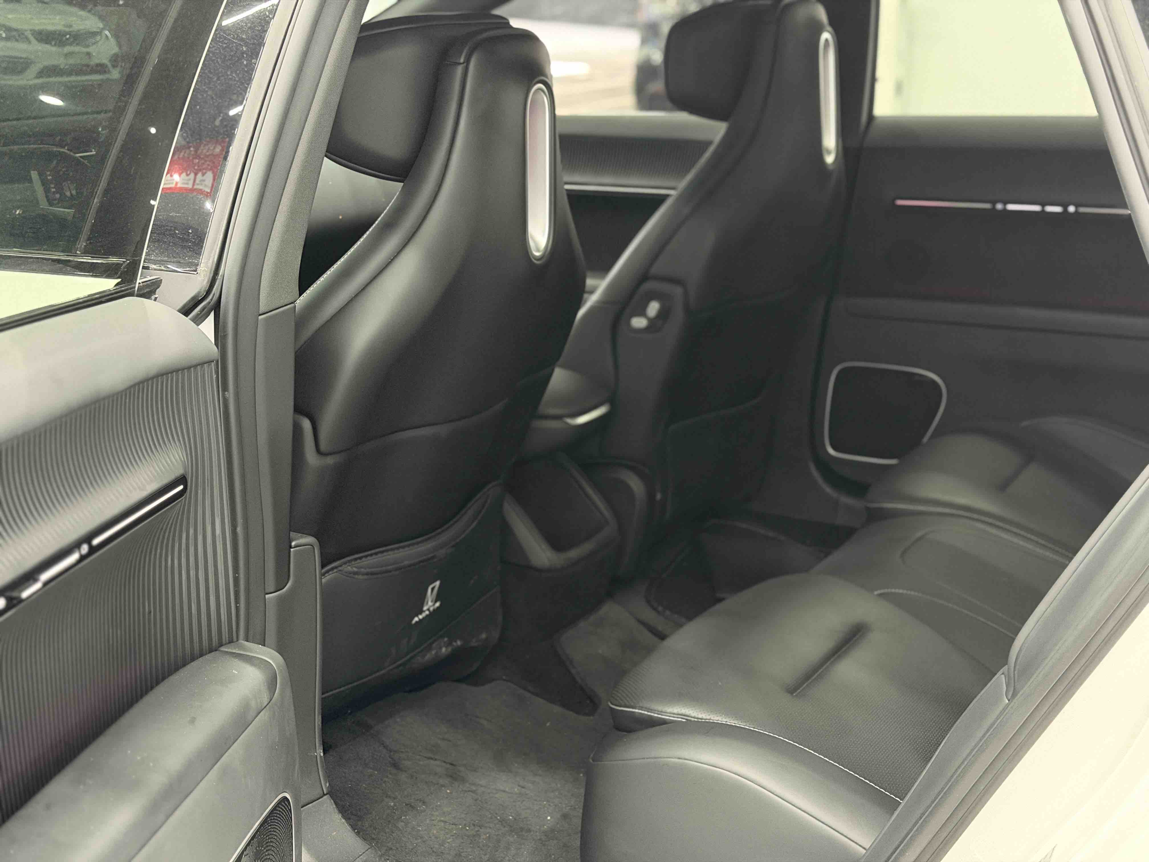 Avatr 12 2024 car image #3