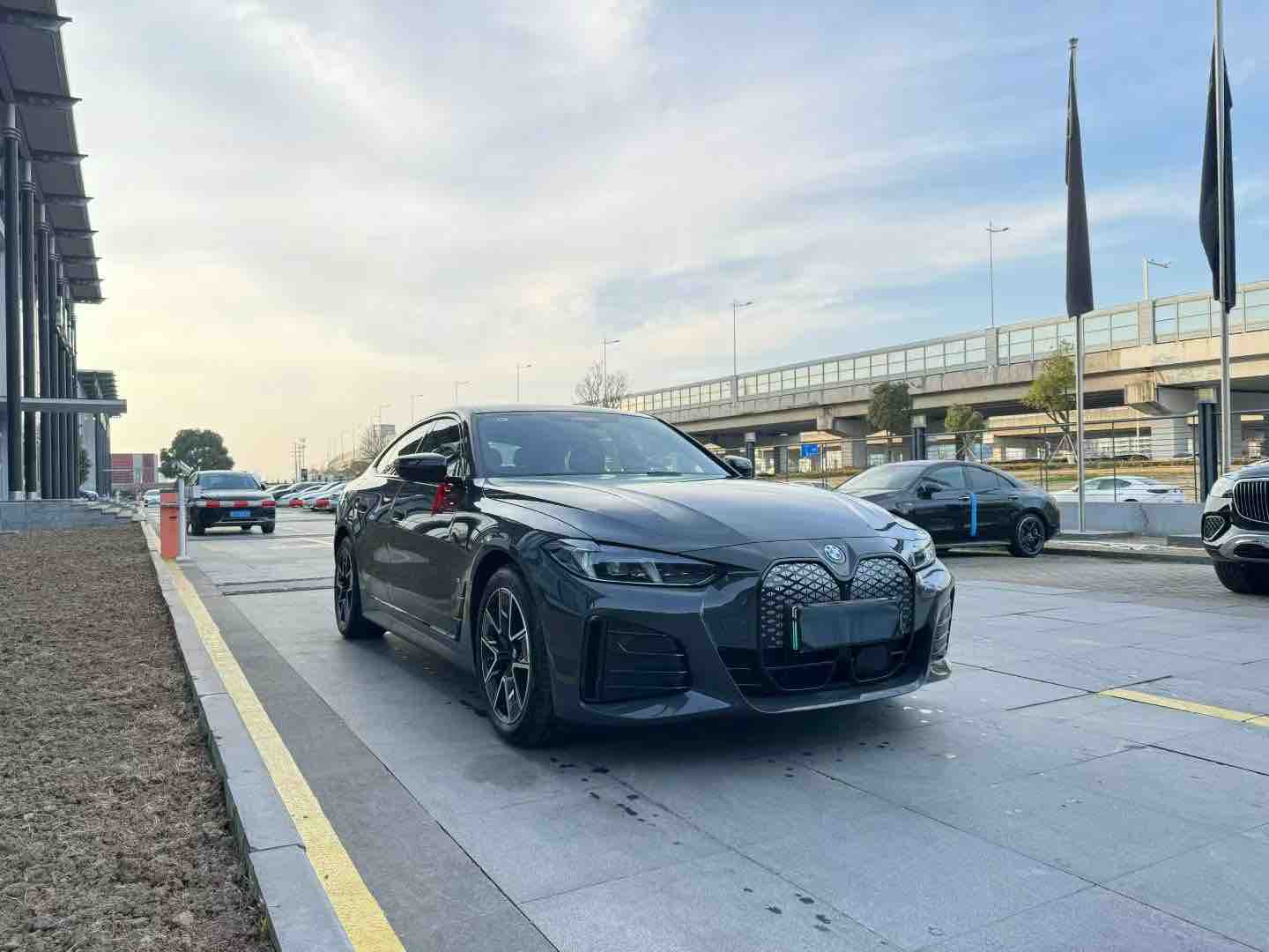 BMW i4 2026 car image #3