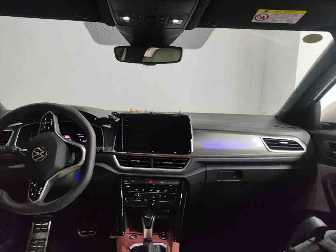 Volkswagen T-Roc 2025 #3 Volkswagen T-Roc 2025 car image #3