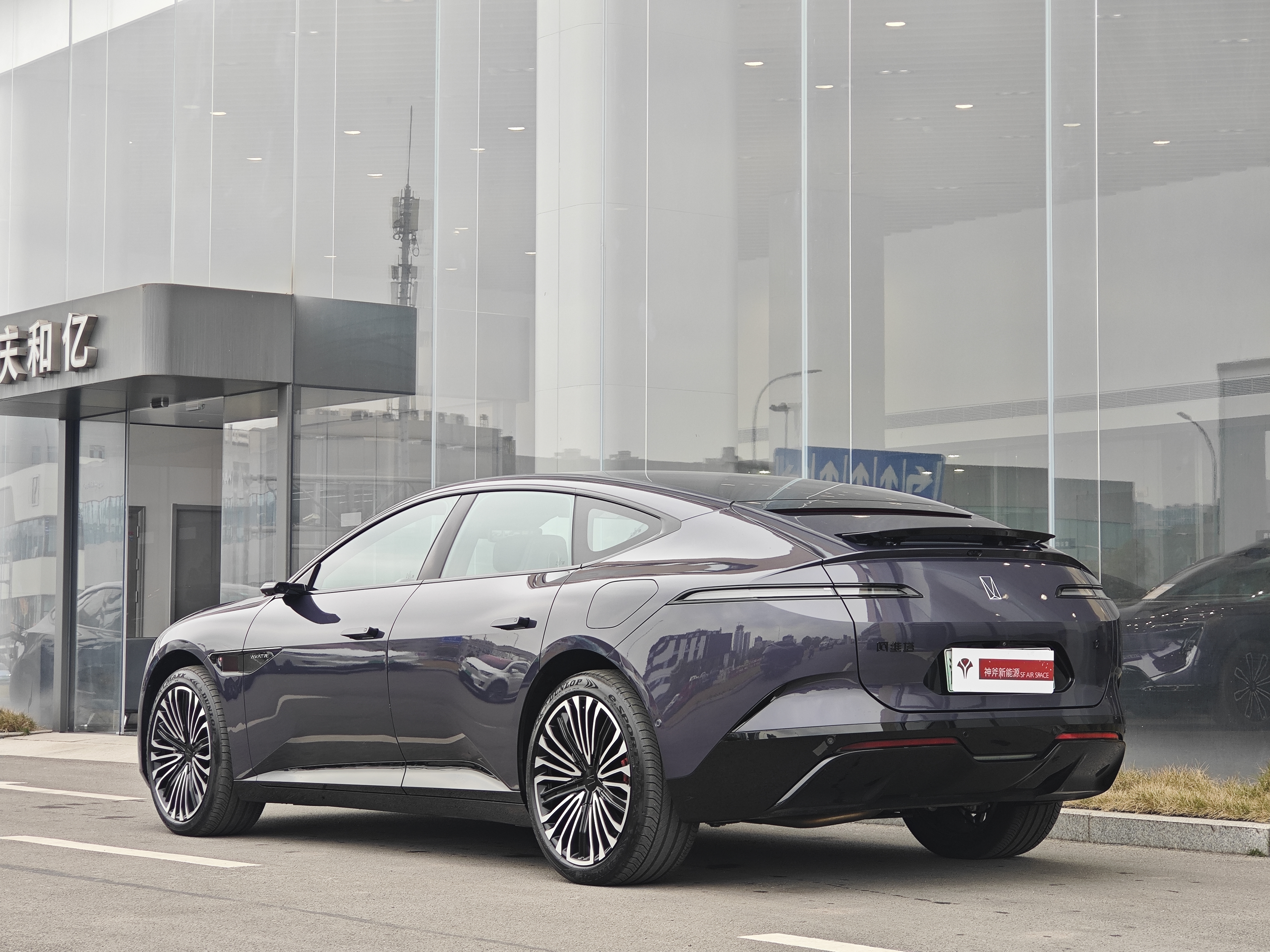 Avatr 12 2024 car image #3