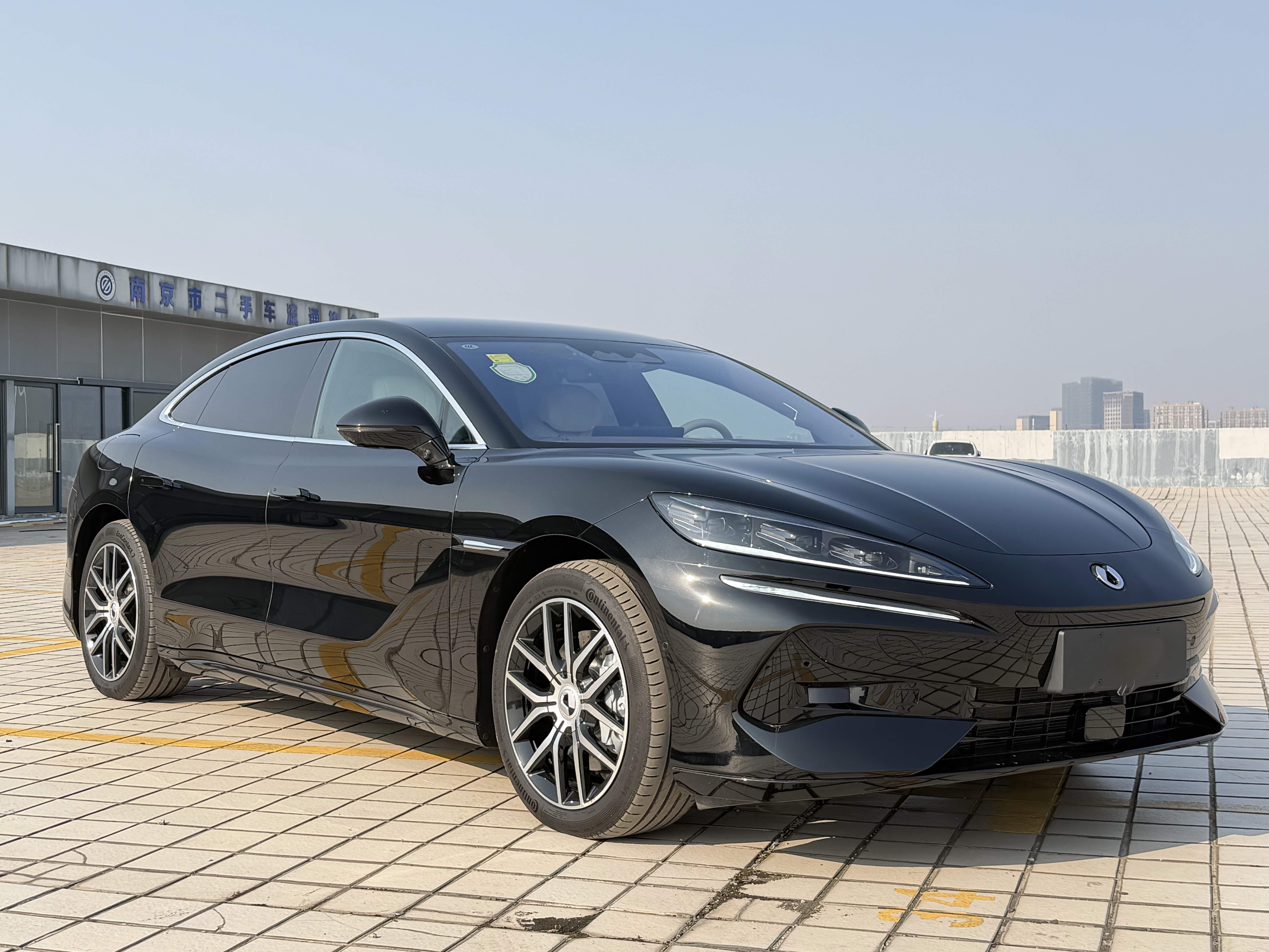 Denza Z9 2025 car image #3