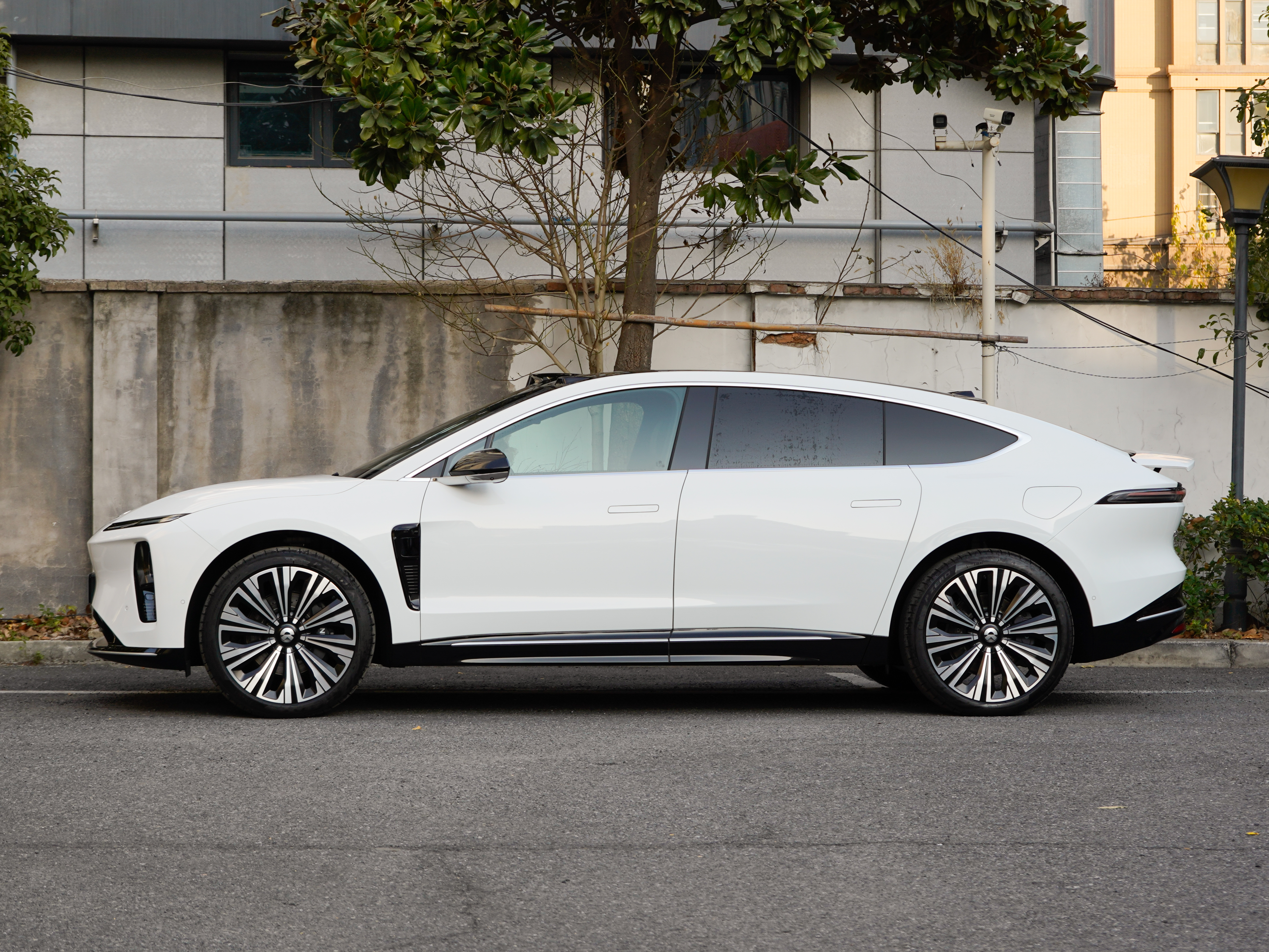 NIO ET9 2025 car image #3